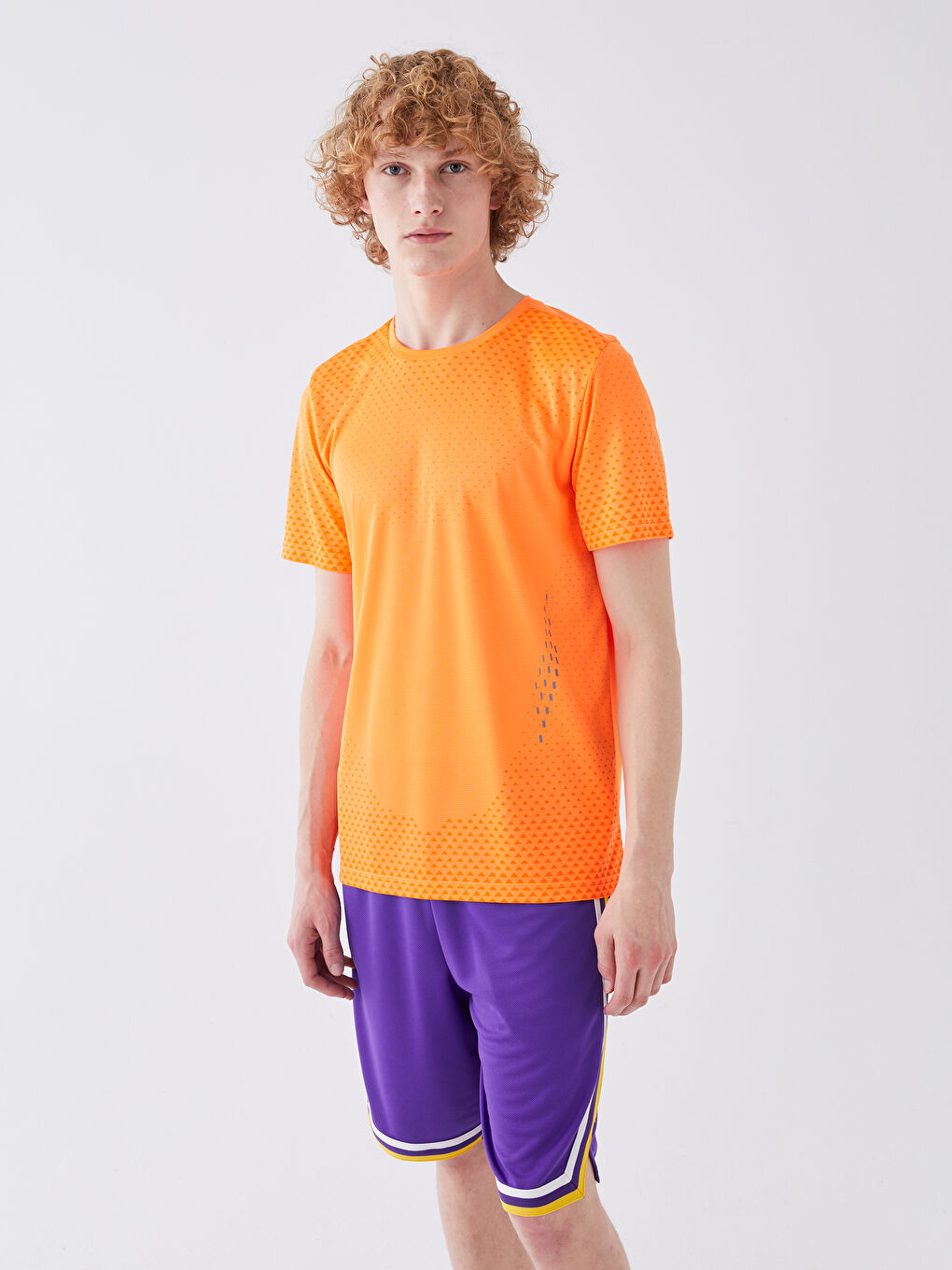 تيشيرت رياضي كم قصير بياقة دائرية للرجال-1