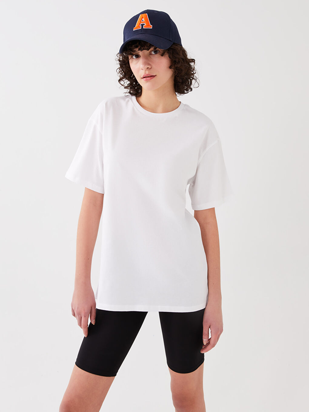 Beyaz Bisiklet Yaka Düz Kısa Kollu Kadın Tişört