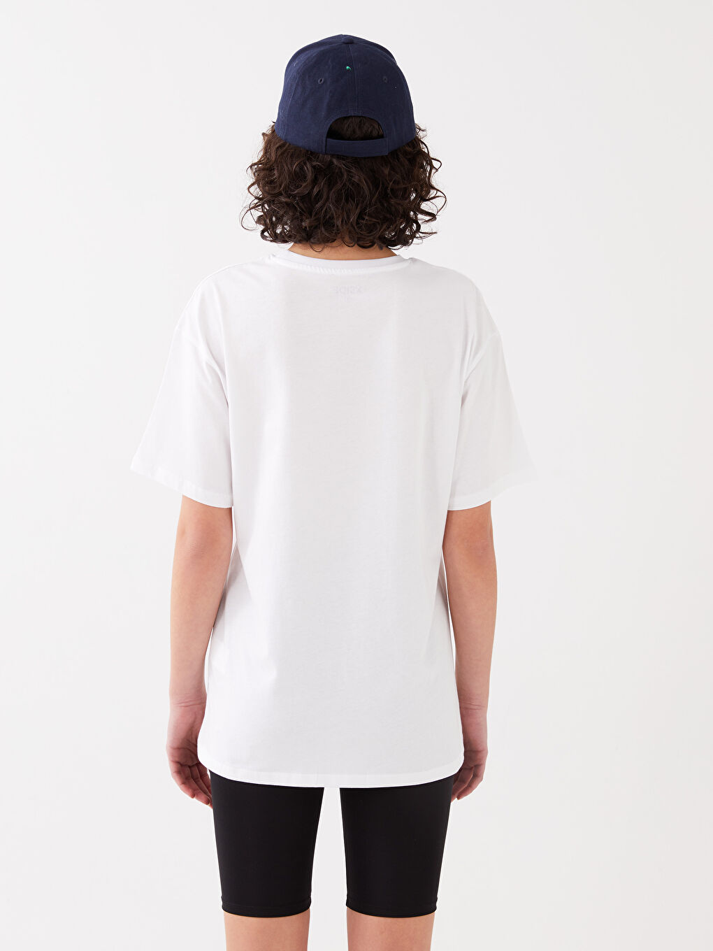 Beyaz Bisiklet Yaka Düz Kısa Kollu Kadın Tişört-4