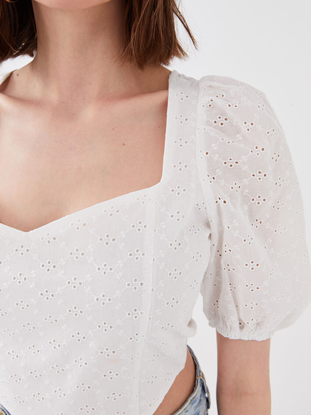 Әйелдерге арналған жүрек пішінді жаға өз өрнекті баллон жең қысқартылған блузка-4