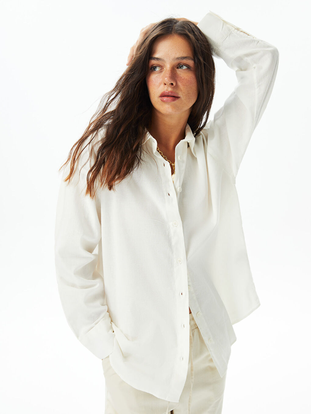 Beyaz Düz Uzun Kollu Kadın Gömlek