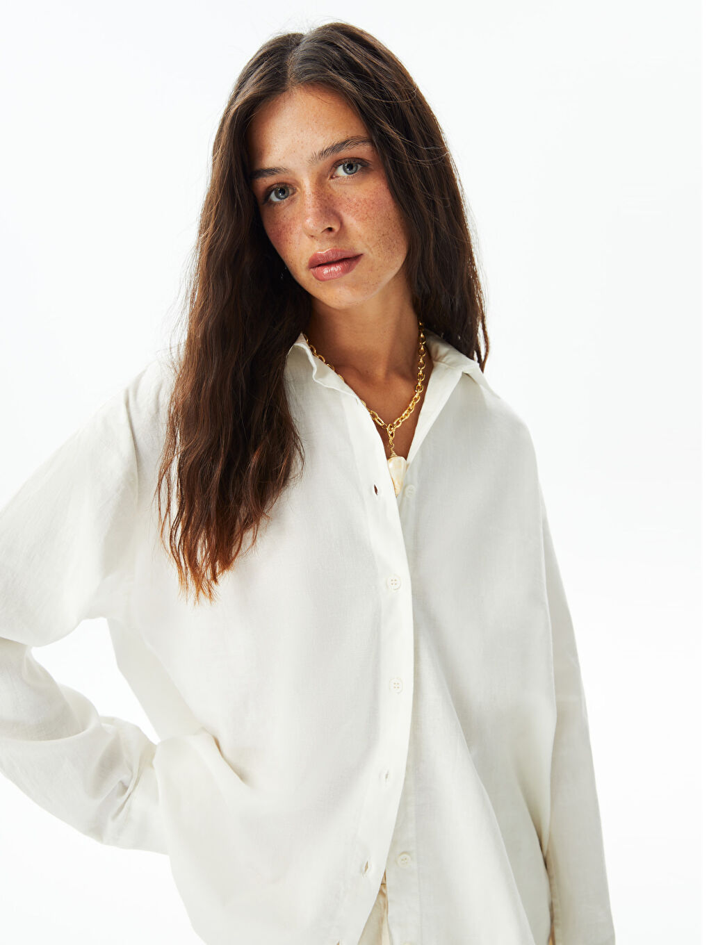 Beyaz Düz Uzun Kollu Kadın Gömlek-4