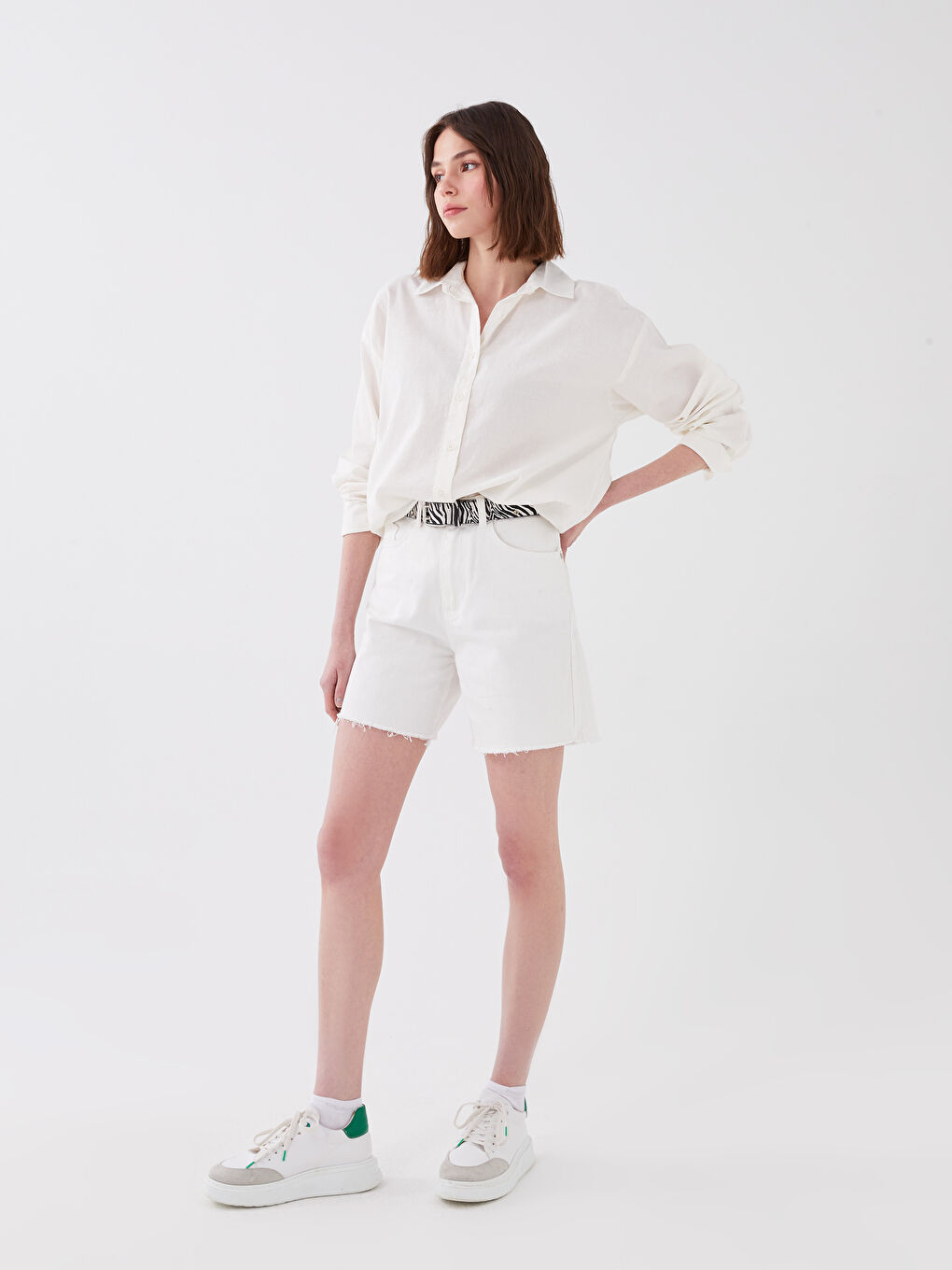 Beyaz Düz Uzun Kollu Kadın Gömlek-5