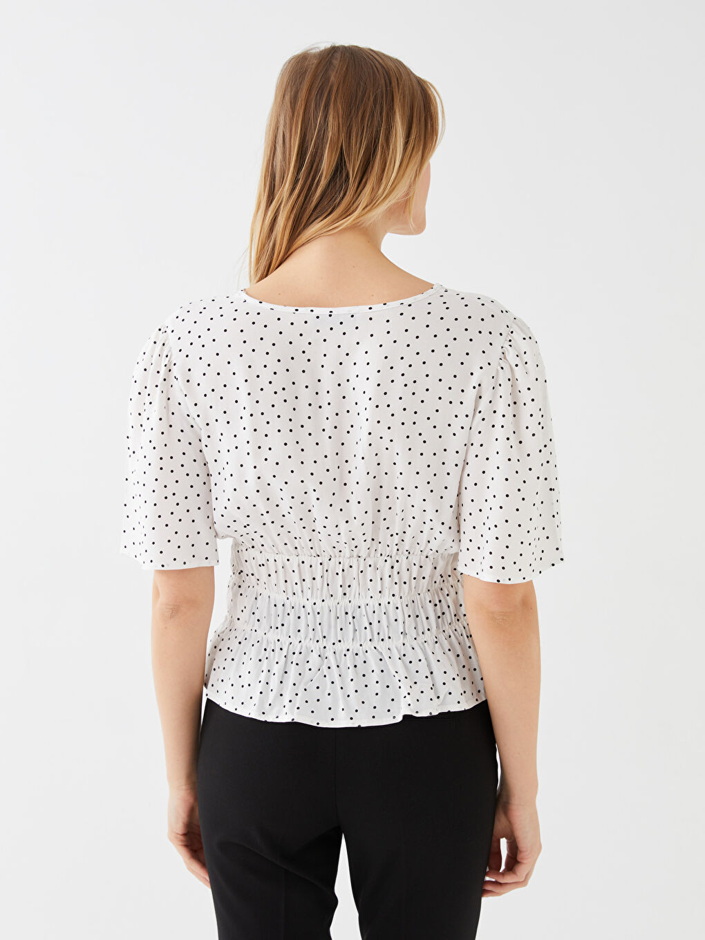 Ekru V Yaka Puantiyeli Kısa Kollu Oversize Kadın Bluz-4