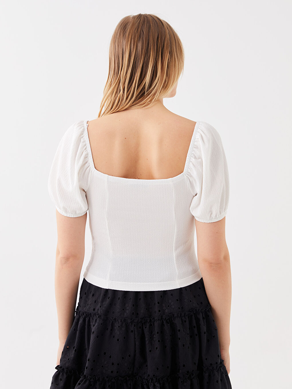 بلوزة نسائية بياقة على شكل قلب سادة وكم قصير-4