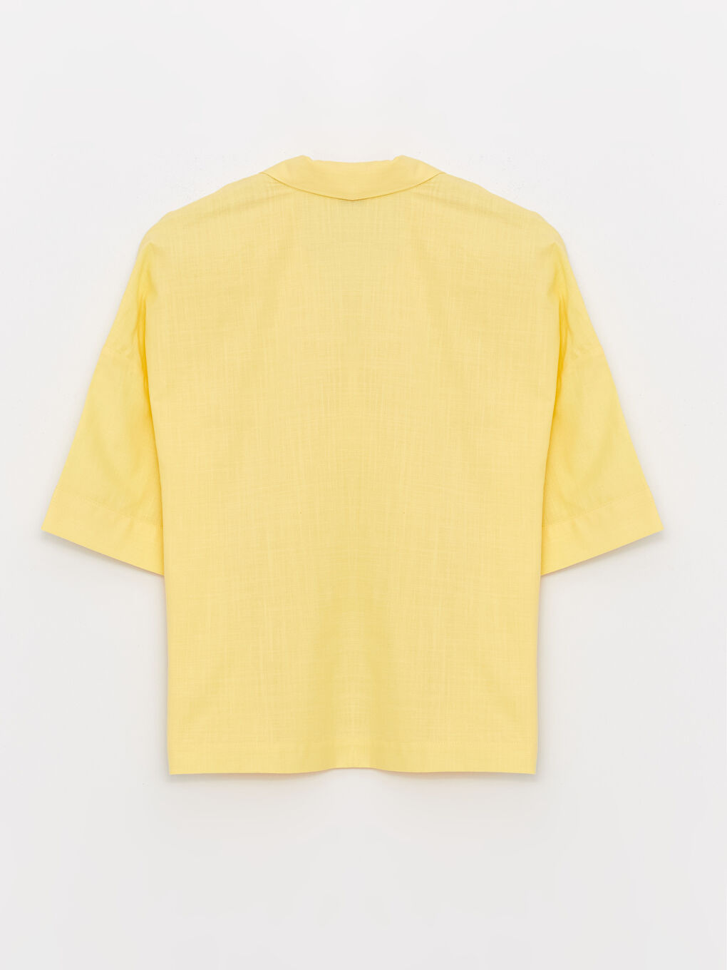 بلوزة أوفراسايز سادة بياقة قميص وكم قصير للسيدات-6