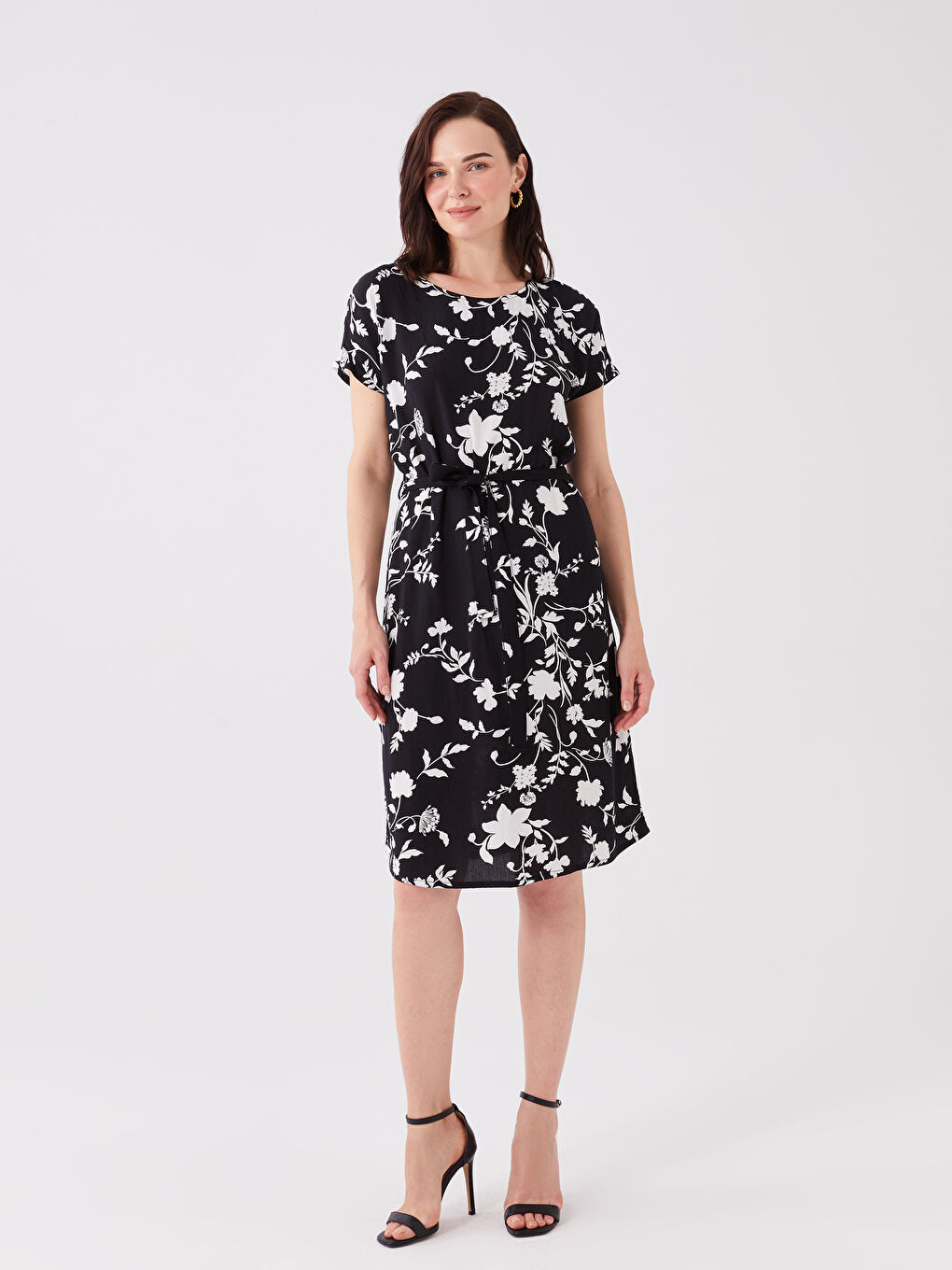 Siyah Bisiklet Yaka Desenli Kısa Kollu A Kesim Kadın Elbise