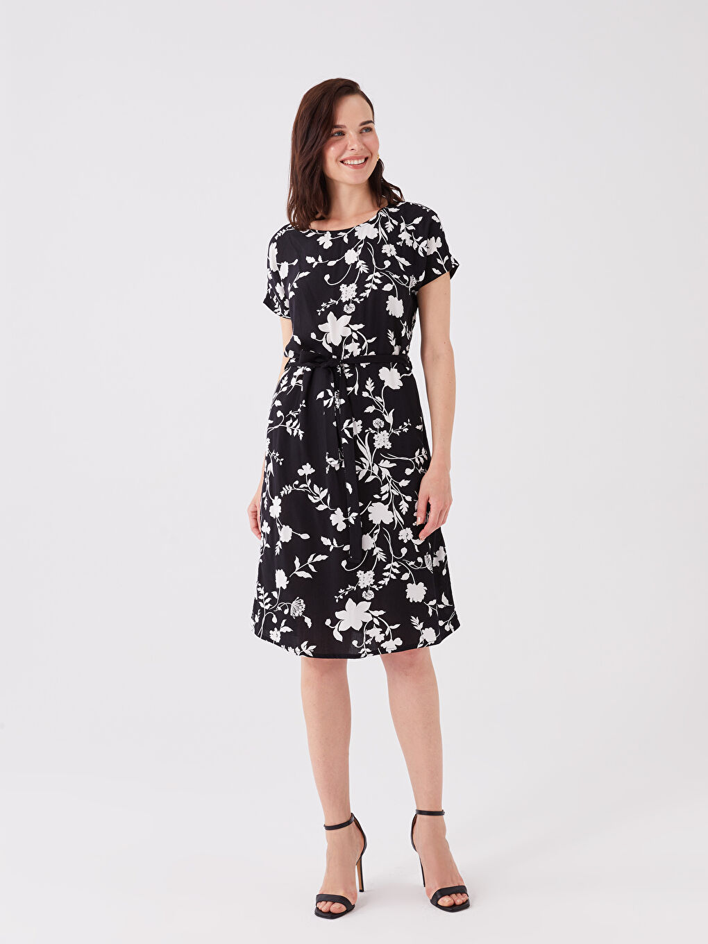 Siyah Bisiklet Yaka Desenli Kısa Kollu A Kesim Kadın Elbise-1