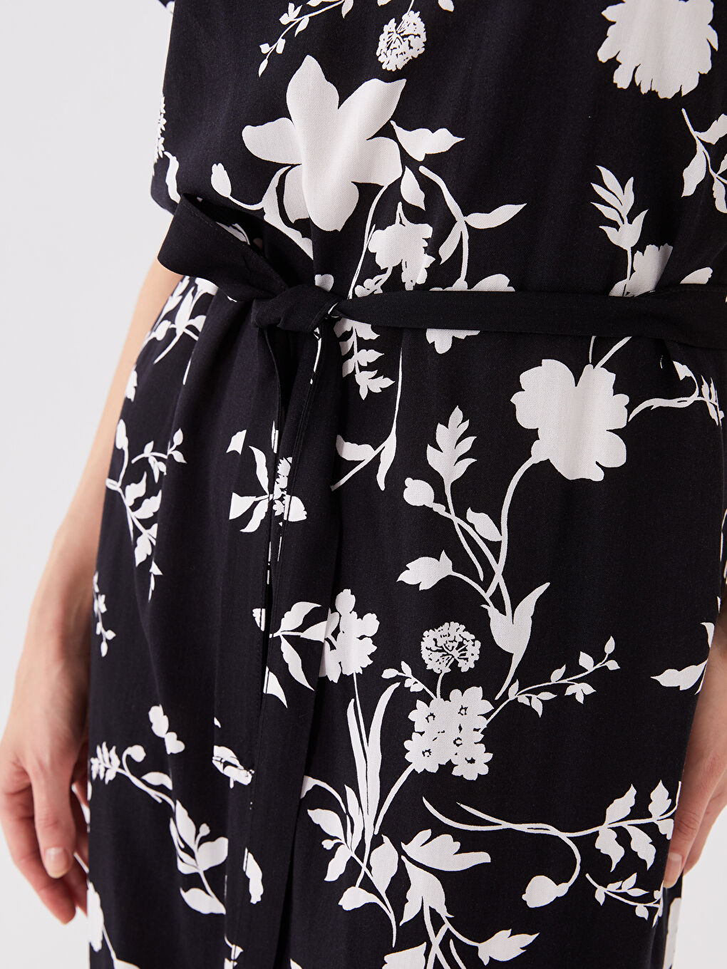 Siyah Bisiklet Yaka Desenli Kısa Kollu A Kesim Kadın Elbise-3