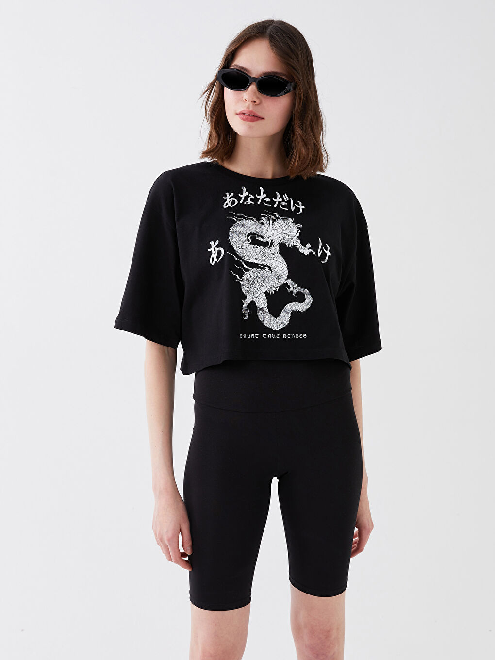 Siyah Bisiklet Yaka Baskılı Kısa Kollu Kadın Crop