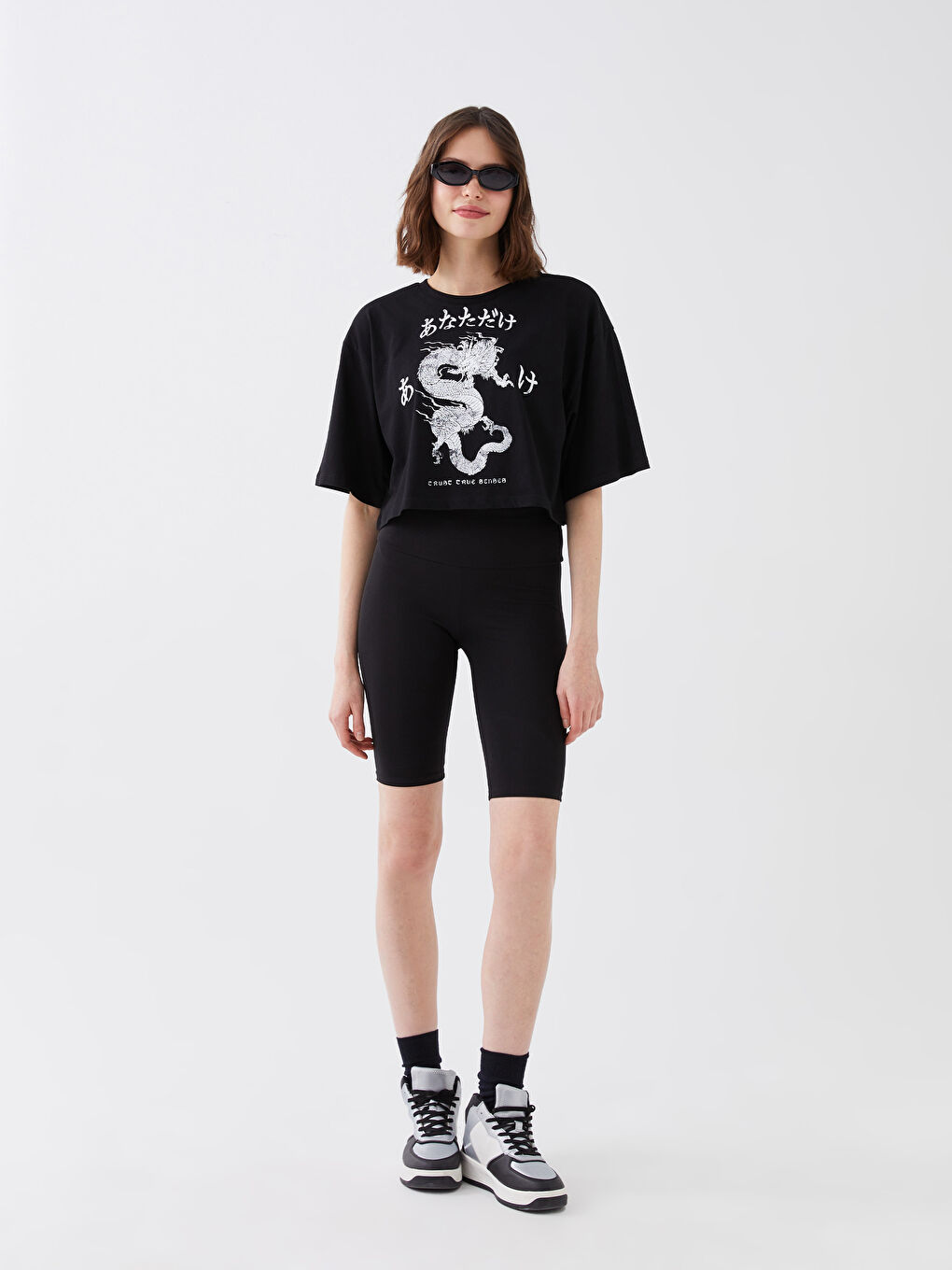 Siyah Bisiklet Yaka Baskılı Kısa Kollu Kadın Crop-1