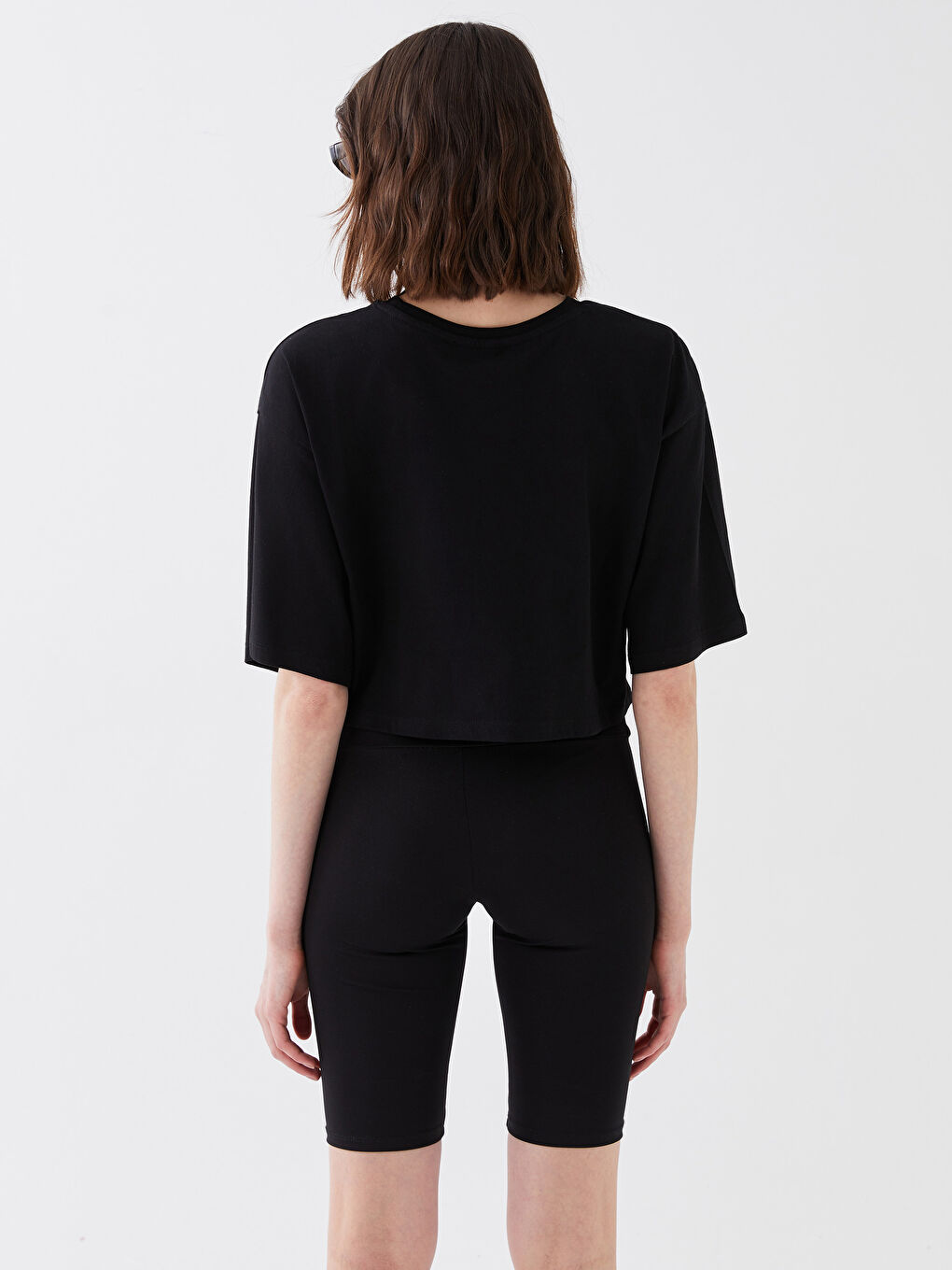 Siyah Bisiklet Yaka Baskılı Kısa Kollu Kadın Crop-4