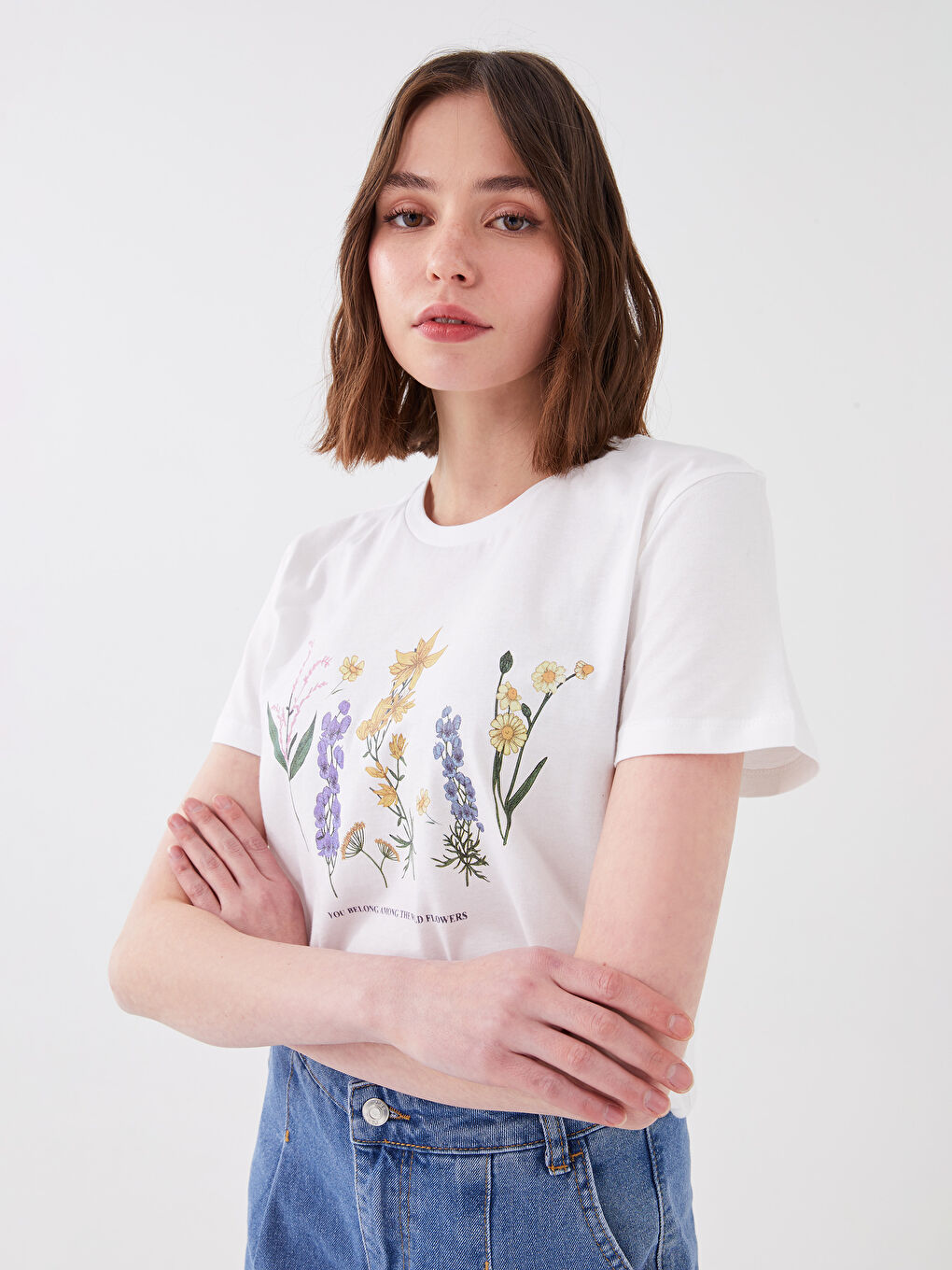 Beyaz Bisiklet Yaka Baskılı Kısa Kollu Kadın Tişört