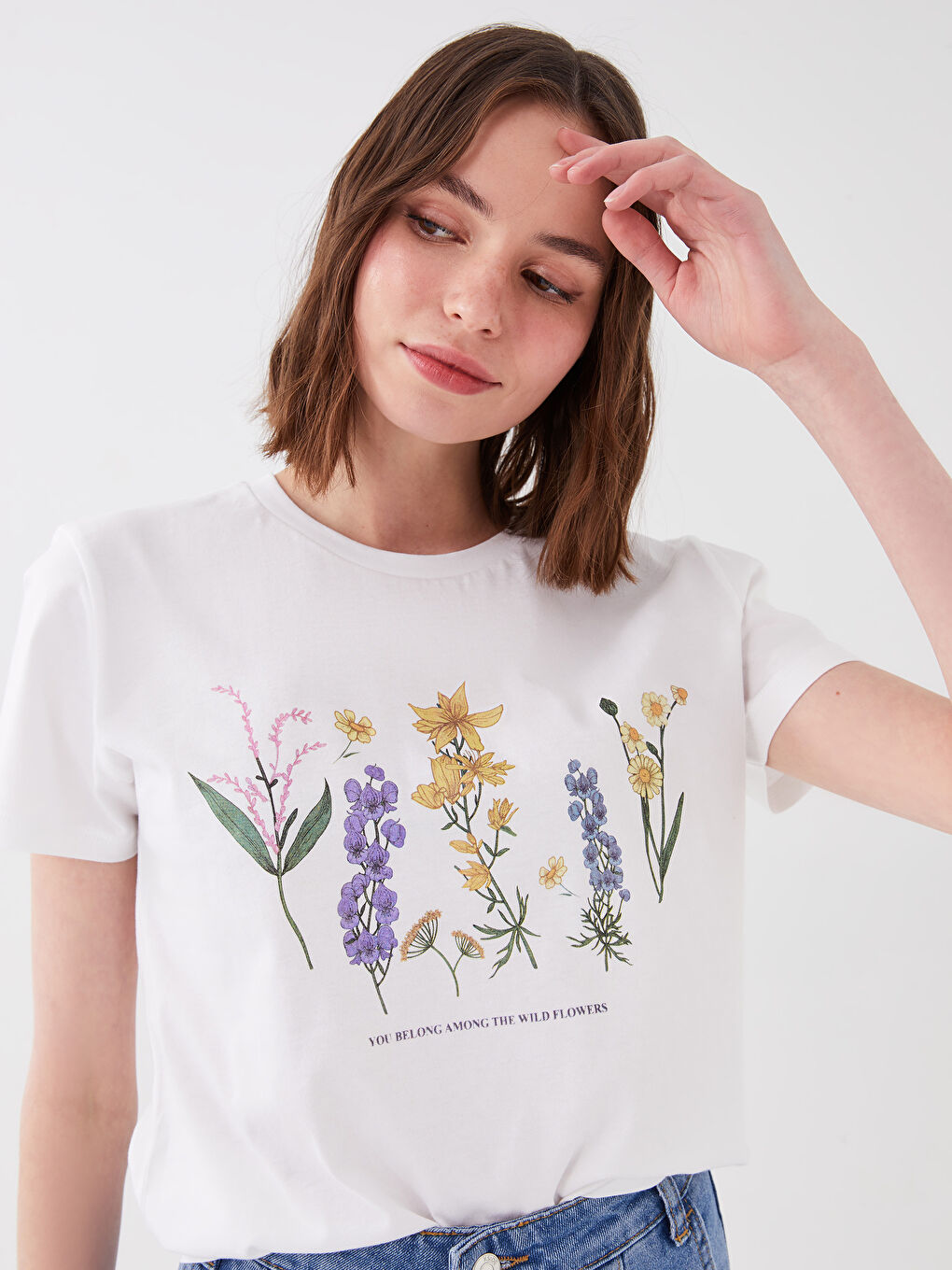 Beyaz Bisiklet Yaka Baskılı Kısa Kollu Kadın Tişört-1