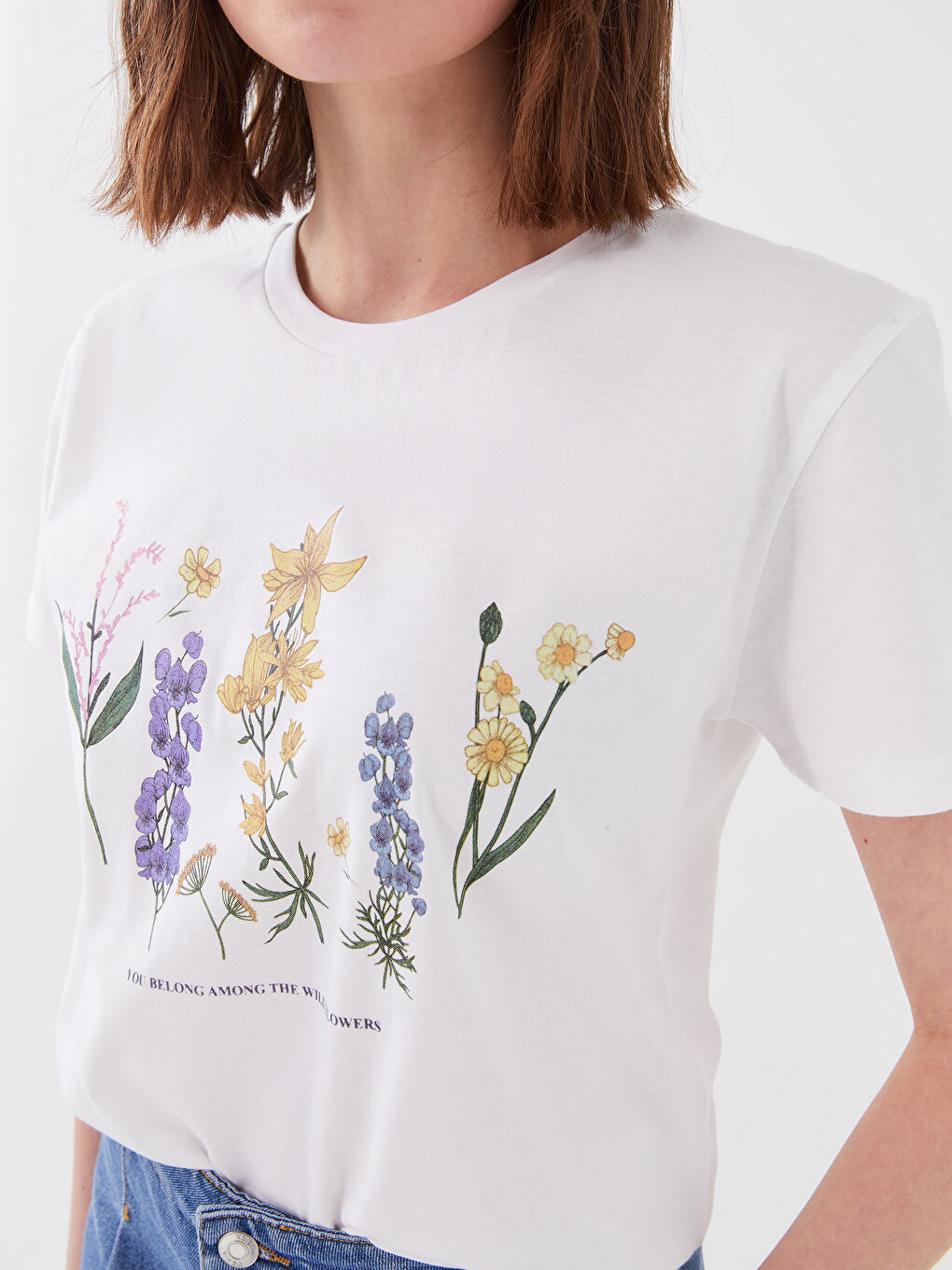 Beyaz Bisiklet Yaka Baskılı Kısa Kollu Kadın Tişört-3