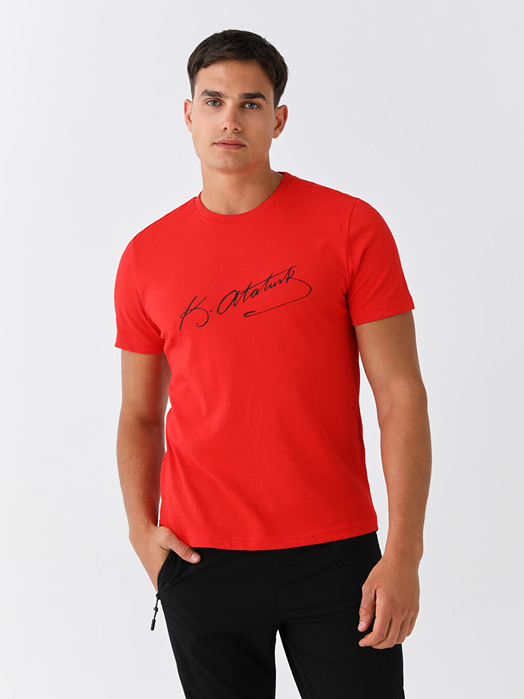 Kırmızı Bisiklet Yaka Kısa Kollu Atatürk İmzası Baskılı Erkek Tişört