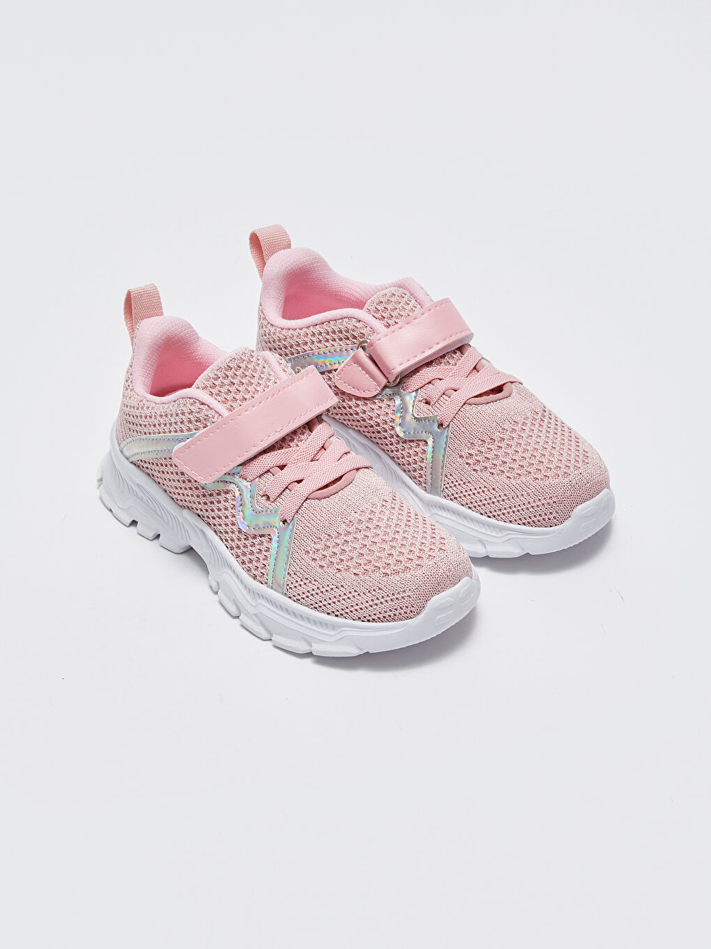 أحذية رياضية بنات بشريط لاصق