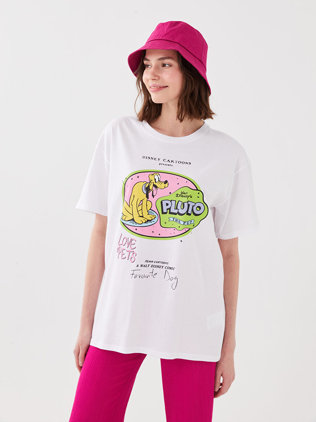 Beyaz Bisiklet Yaka Pluto Baskılı Kısa Kollu Kadın Tişört-1