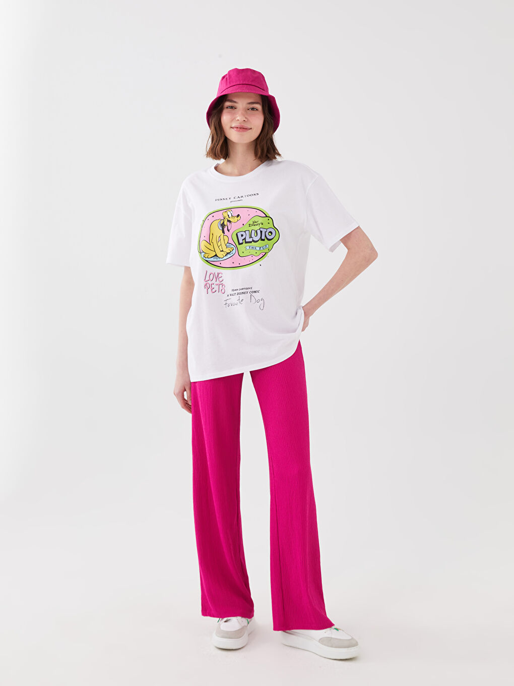 Beyaz Bisiklet Yaka Pluto Baskılı Kısa Kollu Kadın Tişört-2