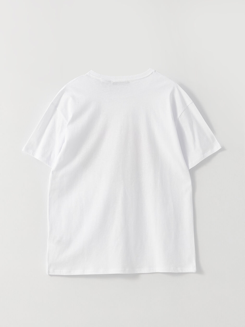 Beyaz Bisiklet Yaka Pluto Baskılı Kısa Kollu Kadın Tişört-6