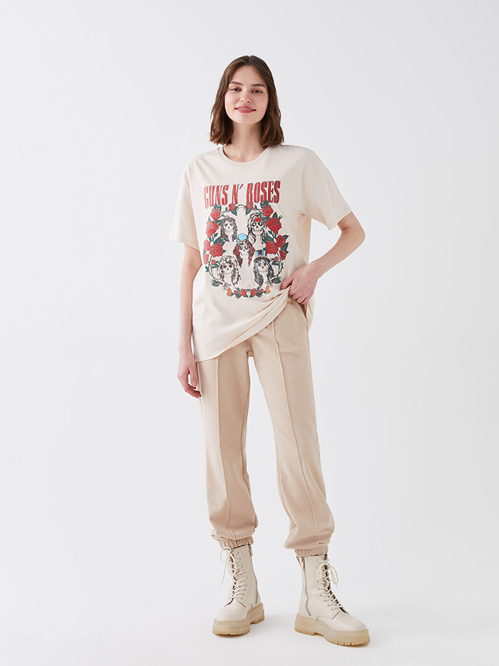 Bej Guns N'Roses Baskılı Kısa Kollu Kadın Tişört-2