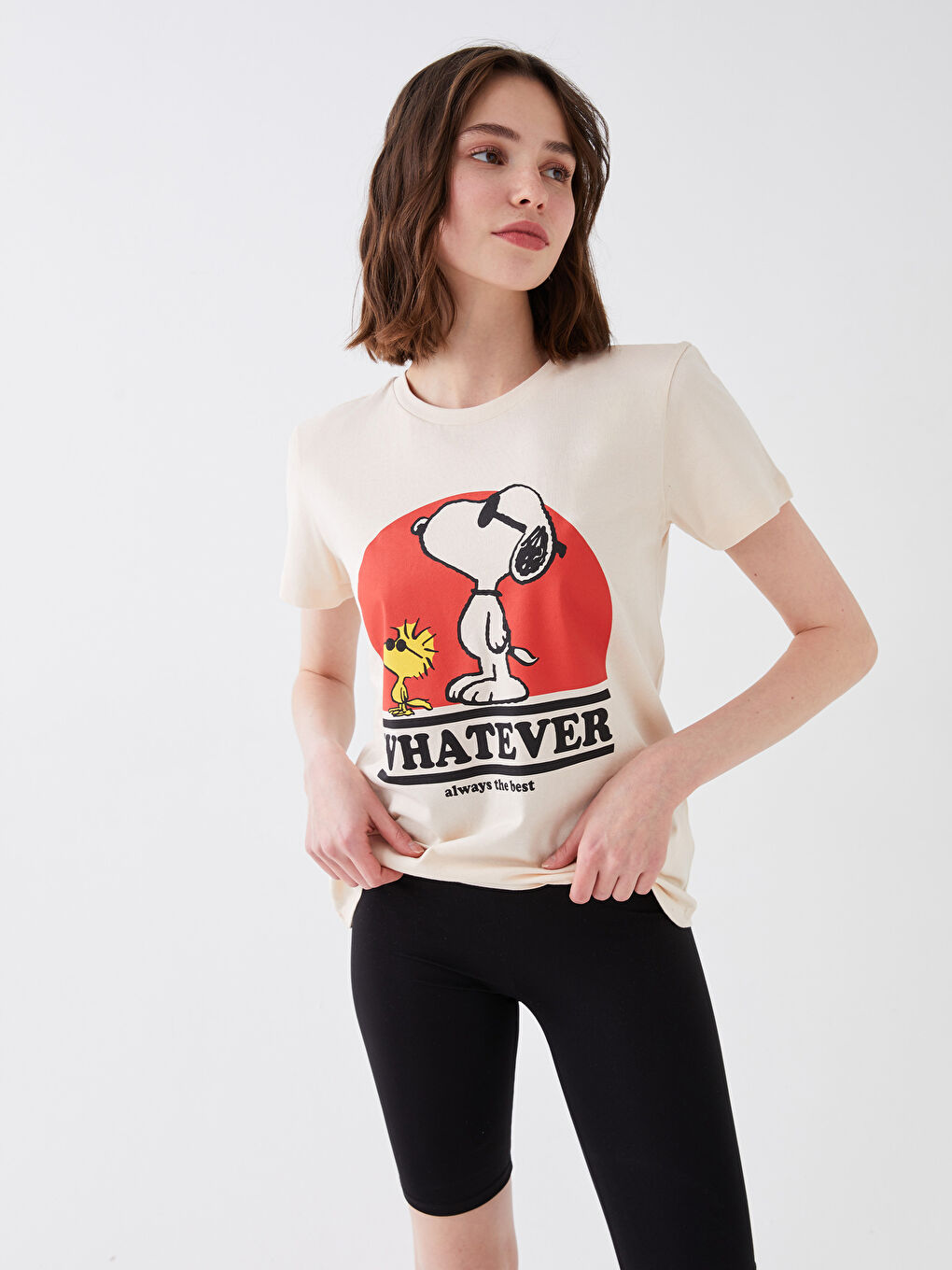 Футболка с круглым вырезом, принтом Снупи и коротким рукавом для женщин