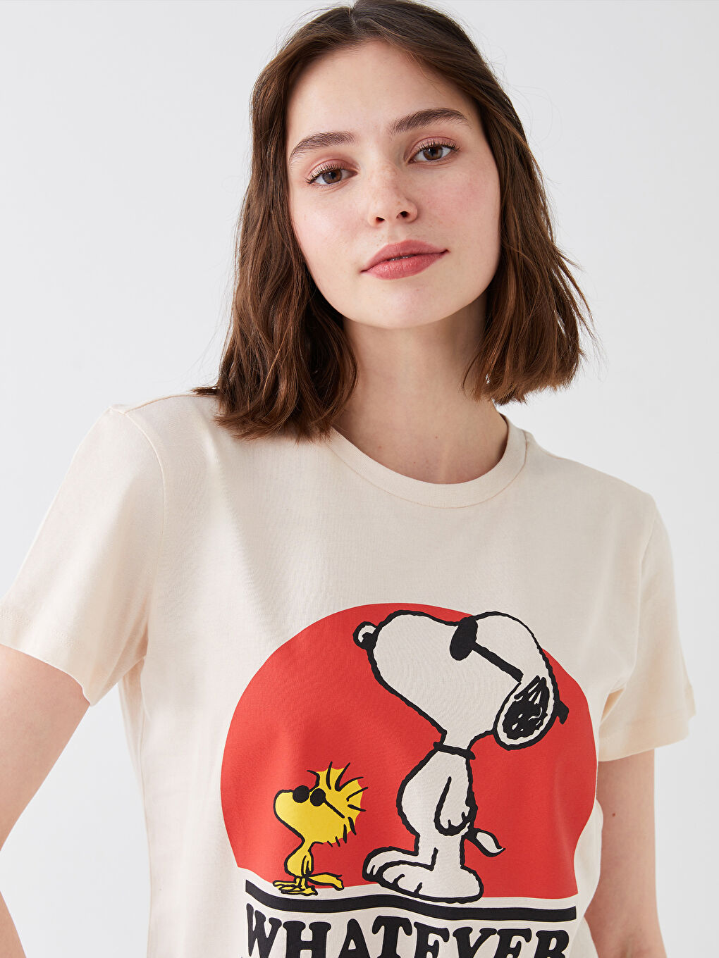 Футболка с круглым вырезом, принтом Снупи и коротким рукавом для женщин-1