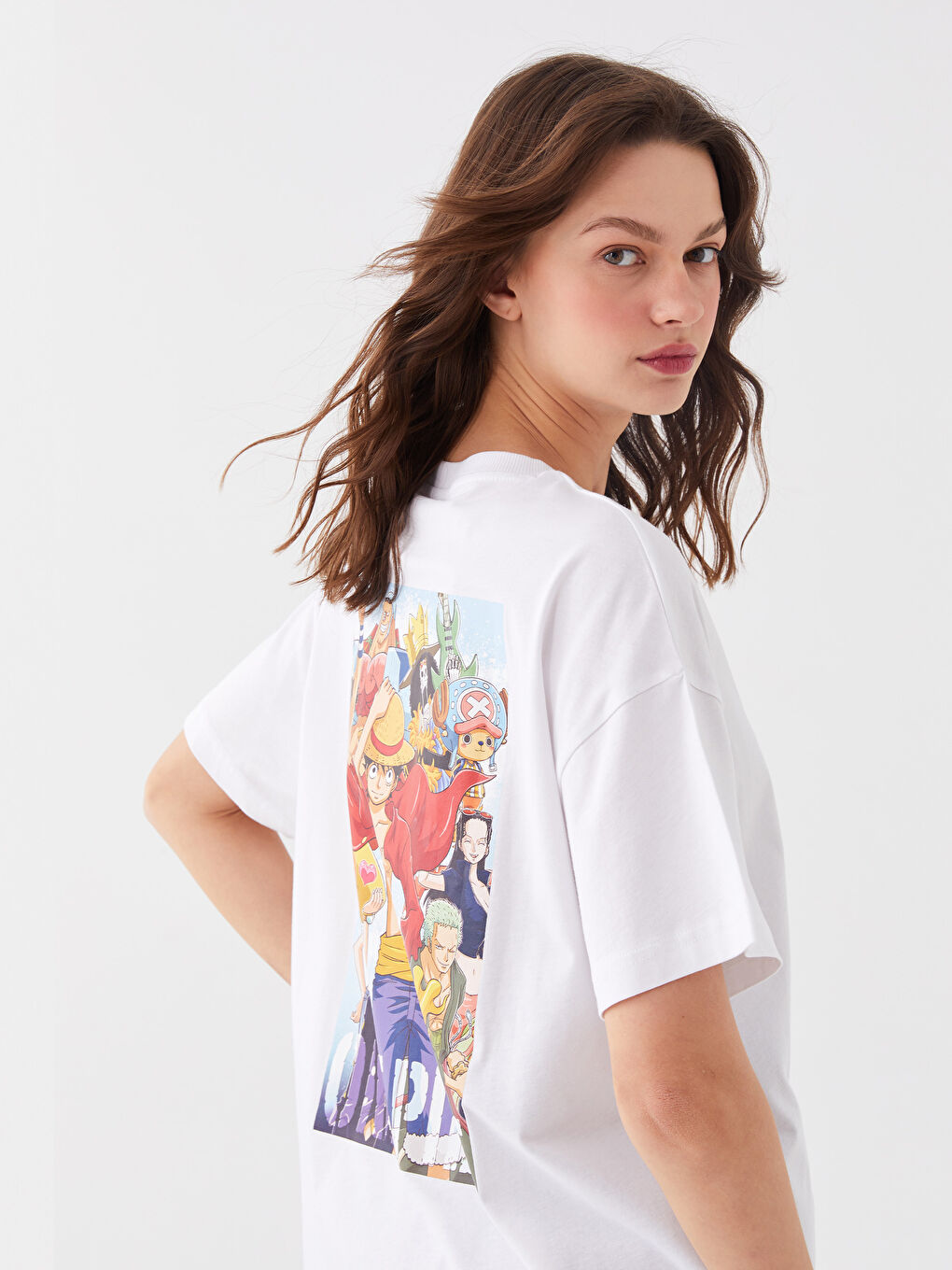 Beyaz Bisiklet Yaka One Piece Baskılı Kısa Kollu Kadın Tişört