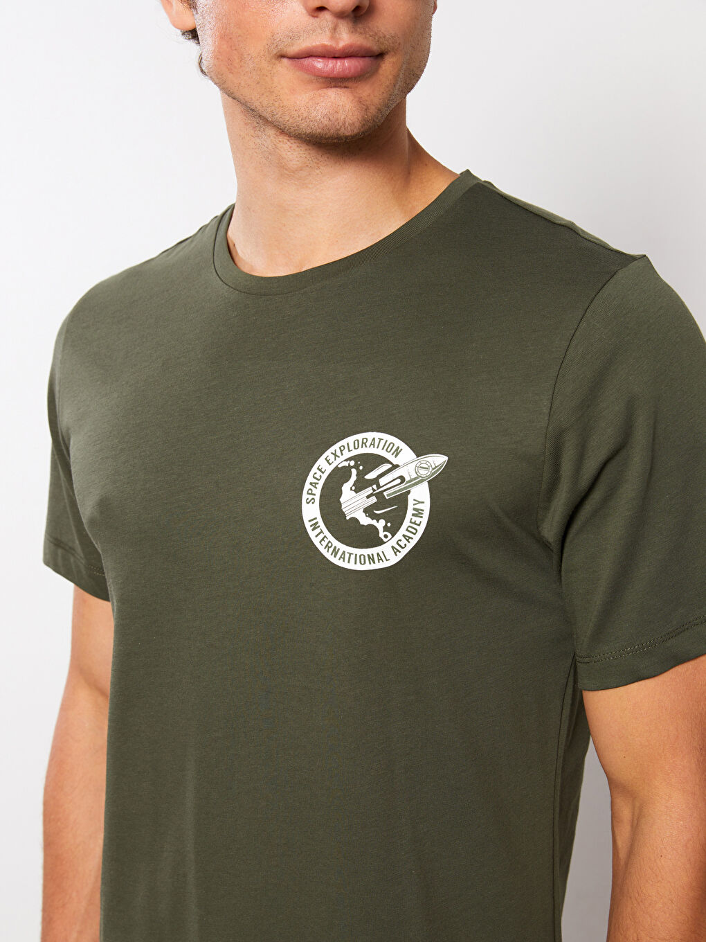 Haki Bisiklet Yaka Kısa Kollu Baskılı Penye Erkek Tişört-3