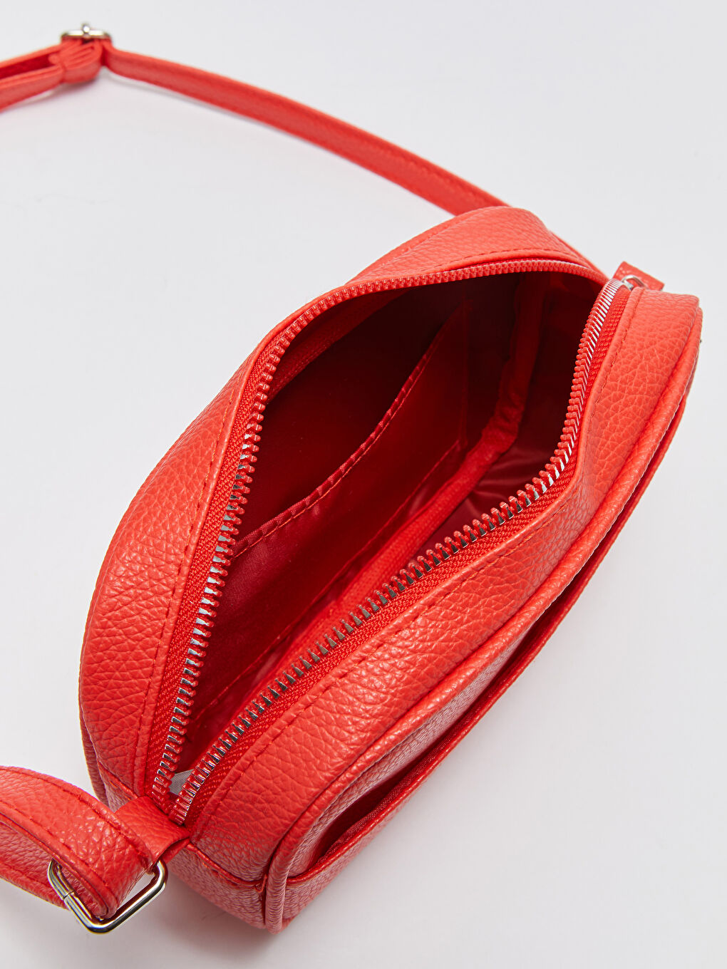 Kırmızı Deri Görünümlü Kadın Çapraz Çanta-5