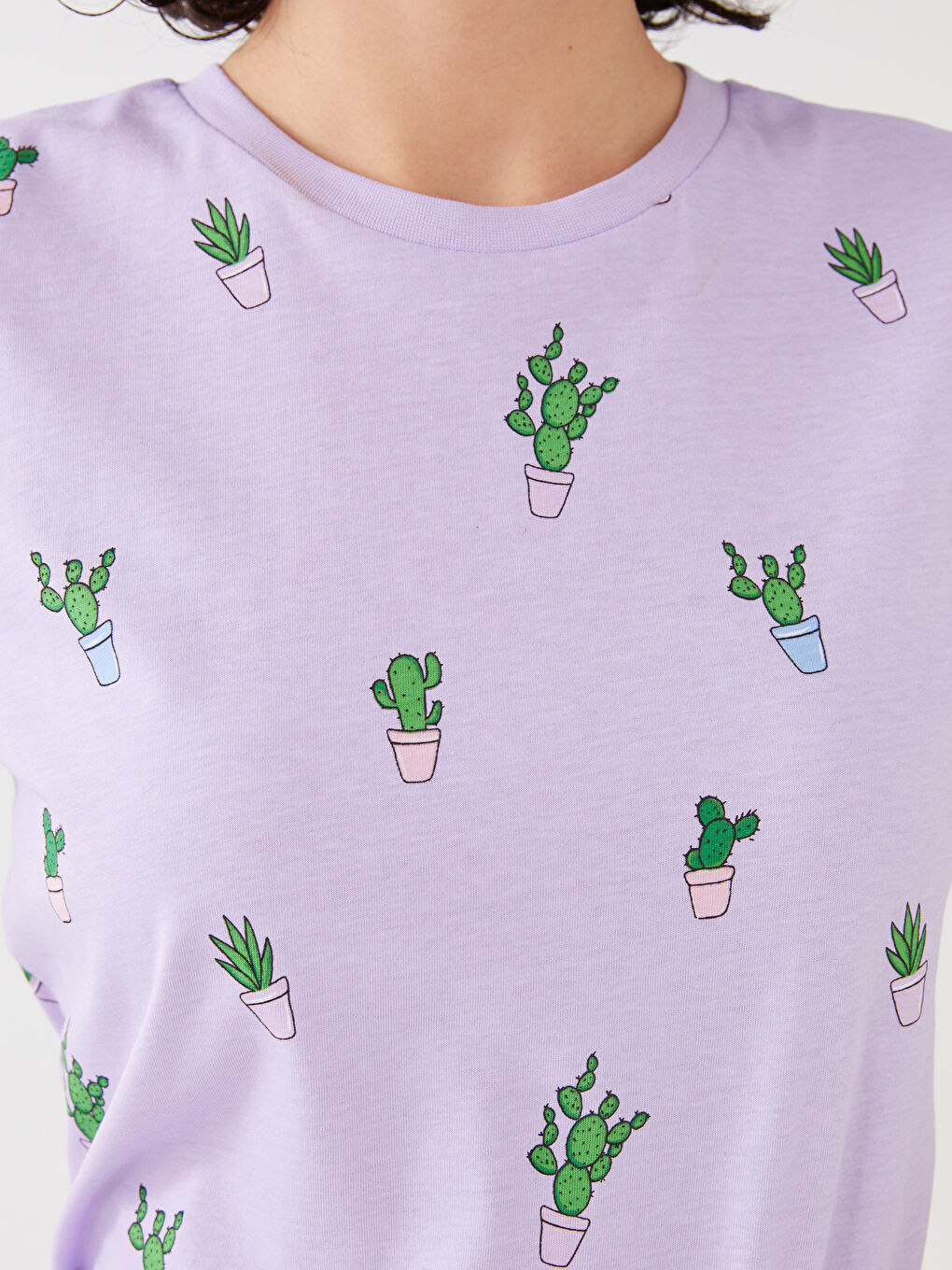 Lila Bisiklet Yaka Desenli Kısa Kollu Kadın Tişört-3