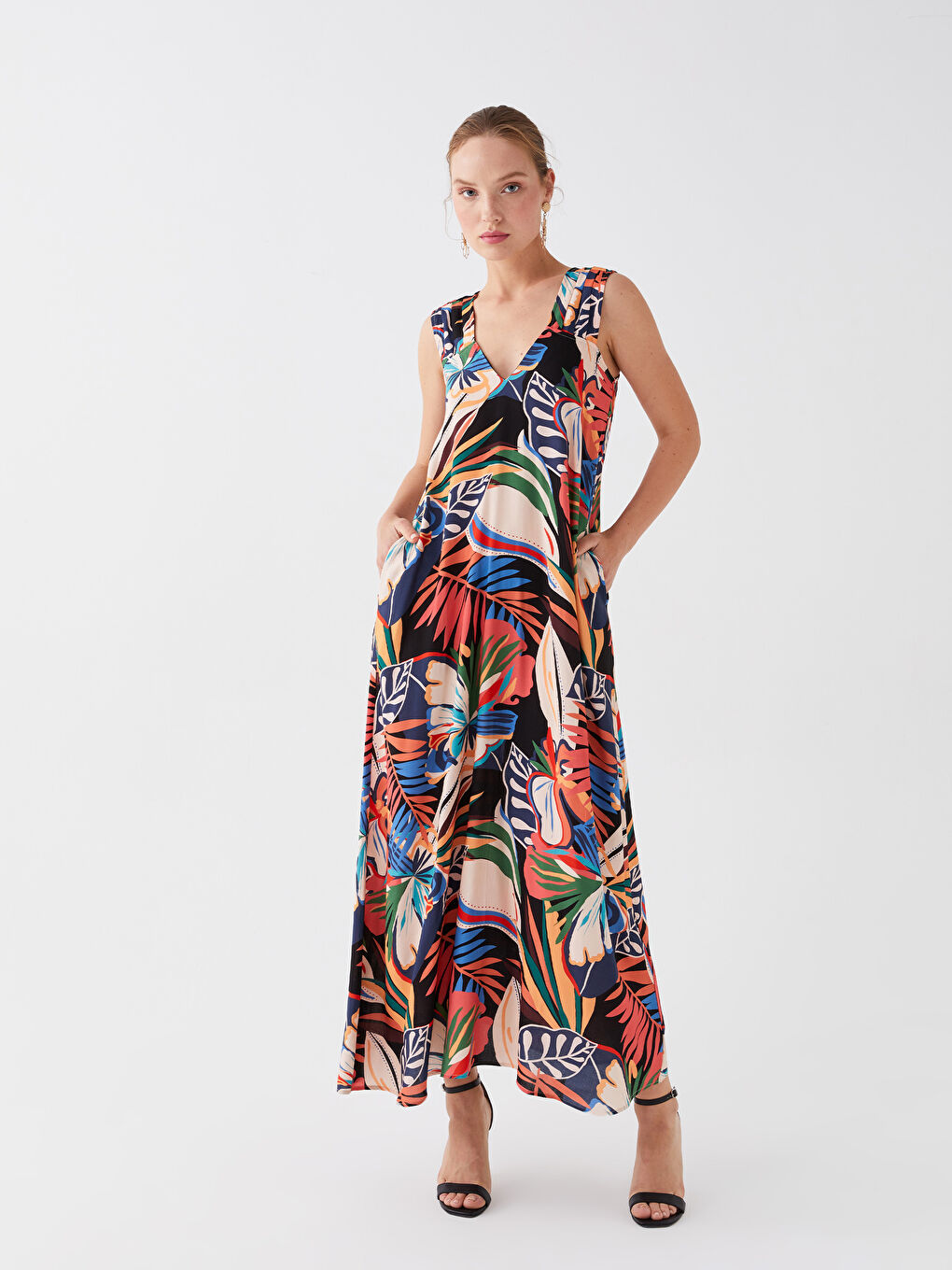 Karışık V Yaka Desenli Askılı Kadın Elbise-2