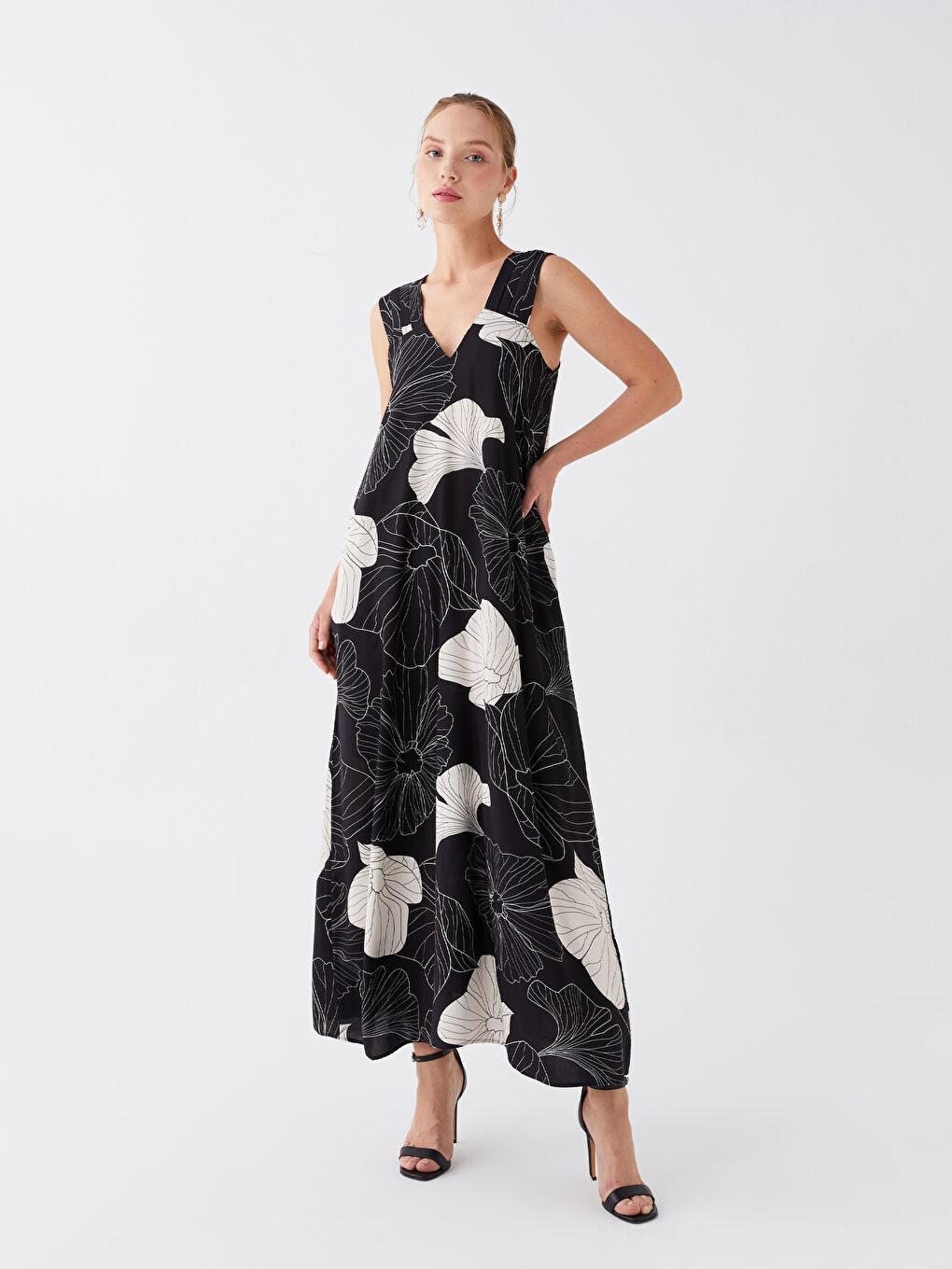 Siyah V Yaka Desenli Askılı Kadın Elbise-1