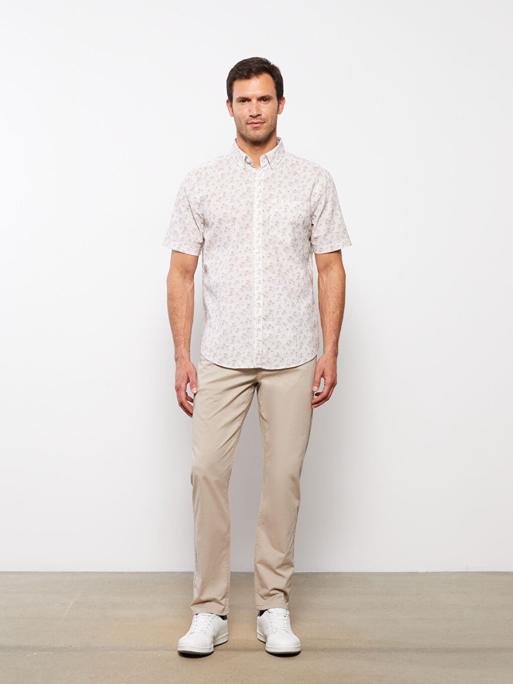 قميص بوبلين منقوش كم قصير بقصة عادية للرجال-2