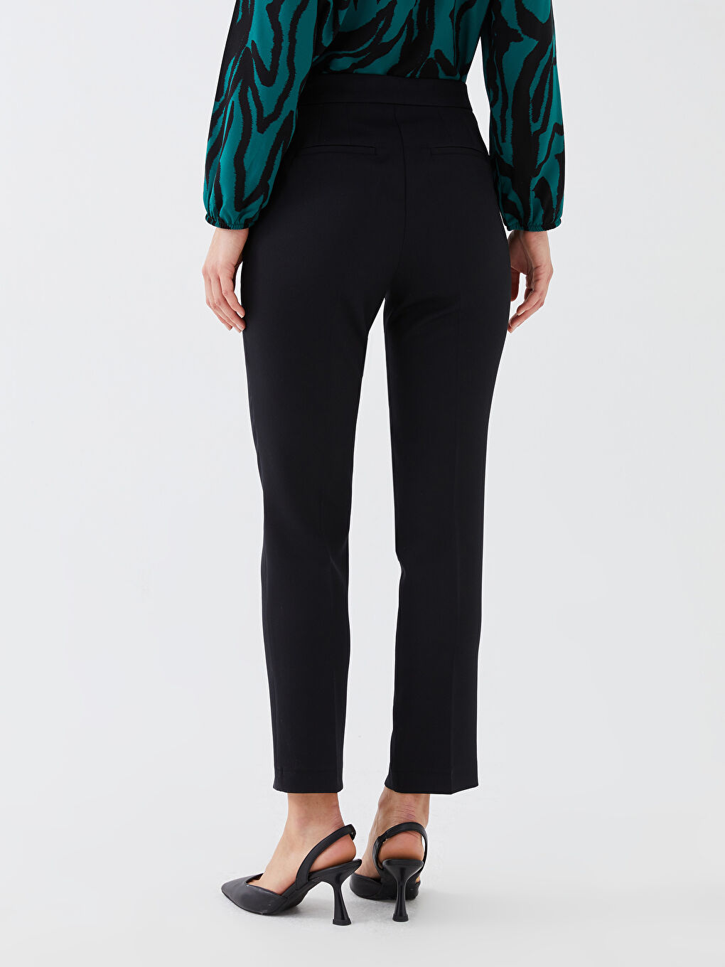 Брюки стандартного кроя с карманами для женщин-7