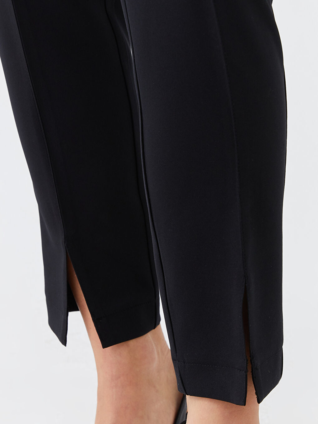 Брюки стандартного кроя с карманами для женщин-8