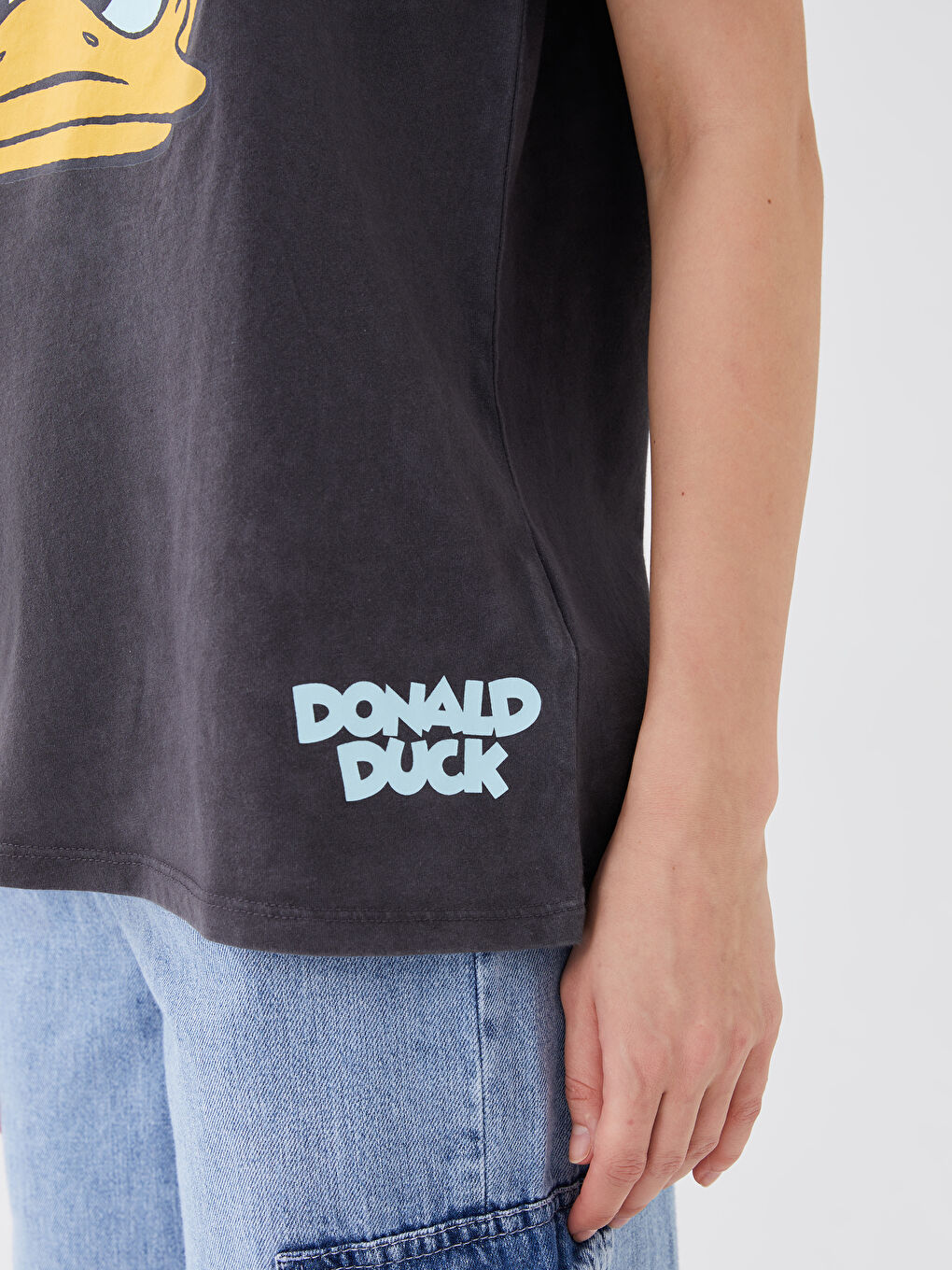 Antrasit Kadın Bisiklet Yaka Donald Duck Baskılı Tişört-4