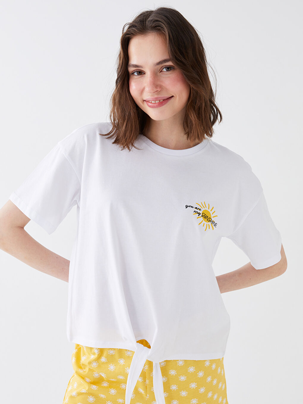 طقم بيجامة قصيرة مطبوع بياقة دائرية للسيدات