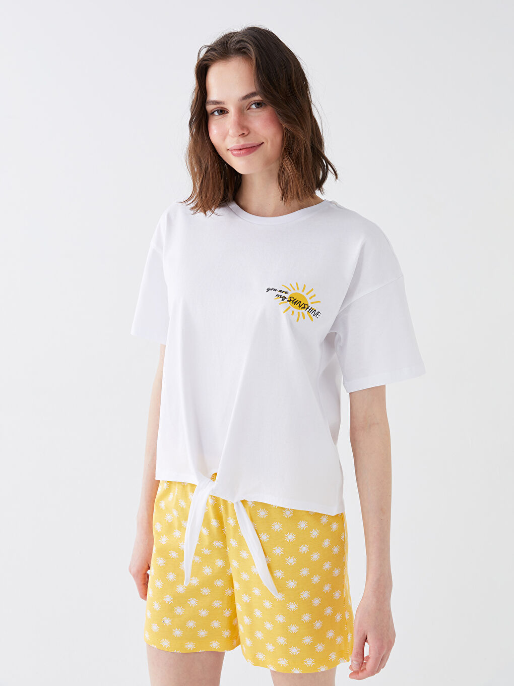 طقم بيجامة قصيرة مطبوع بياقة دائرية للسيدات-1