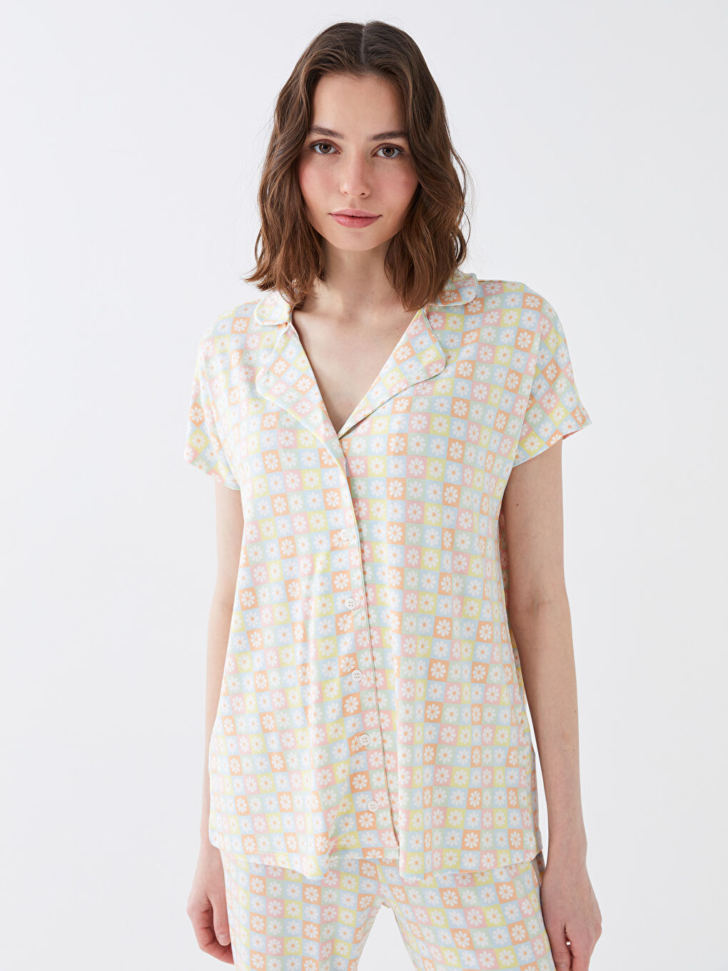 طقم بيجامة ياقة القميص منقوش كم قصير للسيدات-2