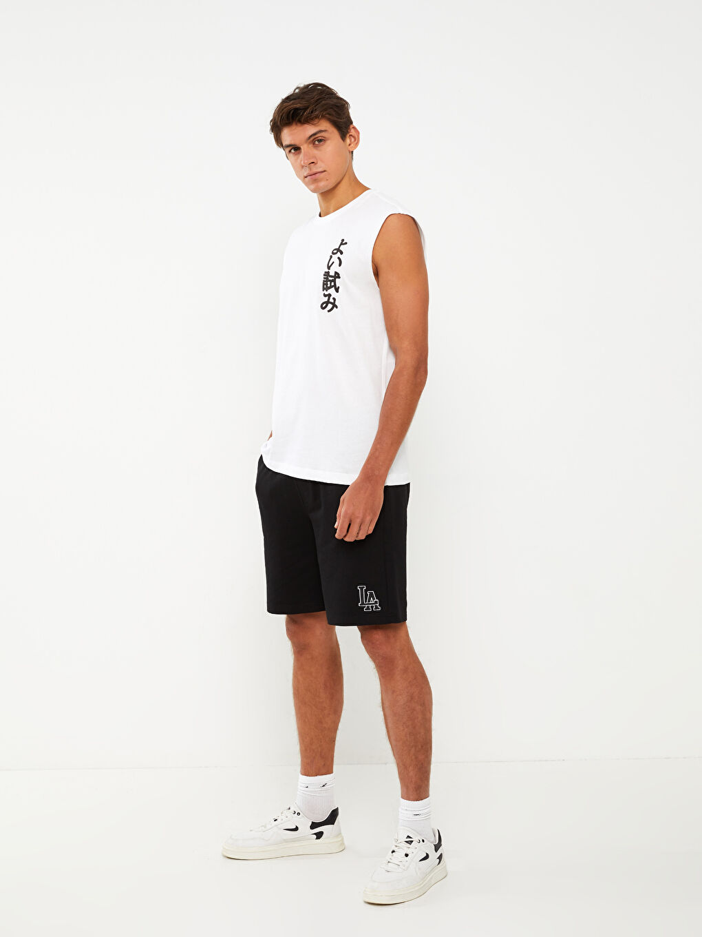 Siyah Standart Kalıp Erkek Şort