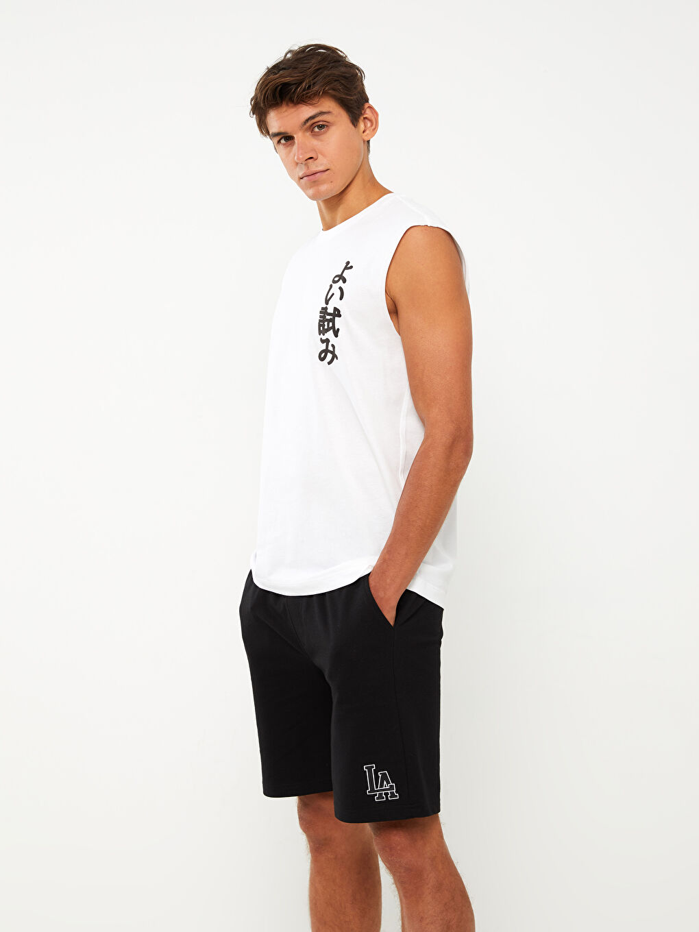 Siyah Standart Kalıp Erkek Şort-1