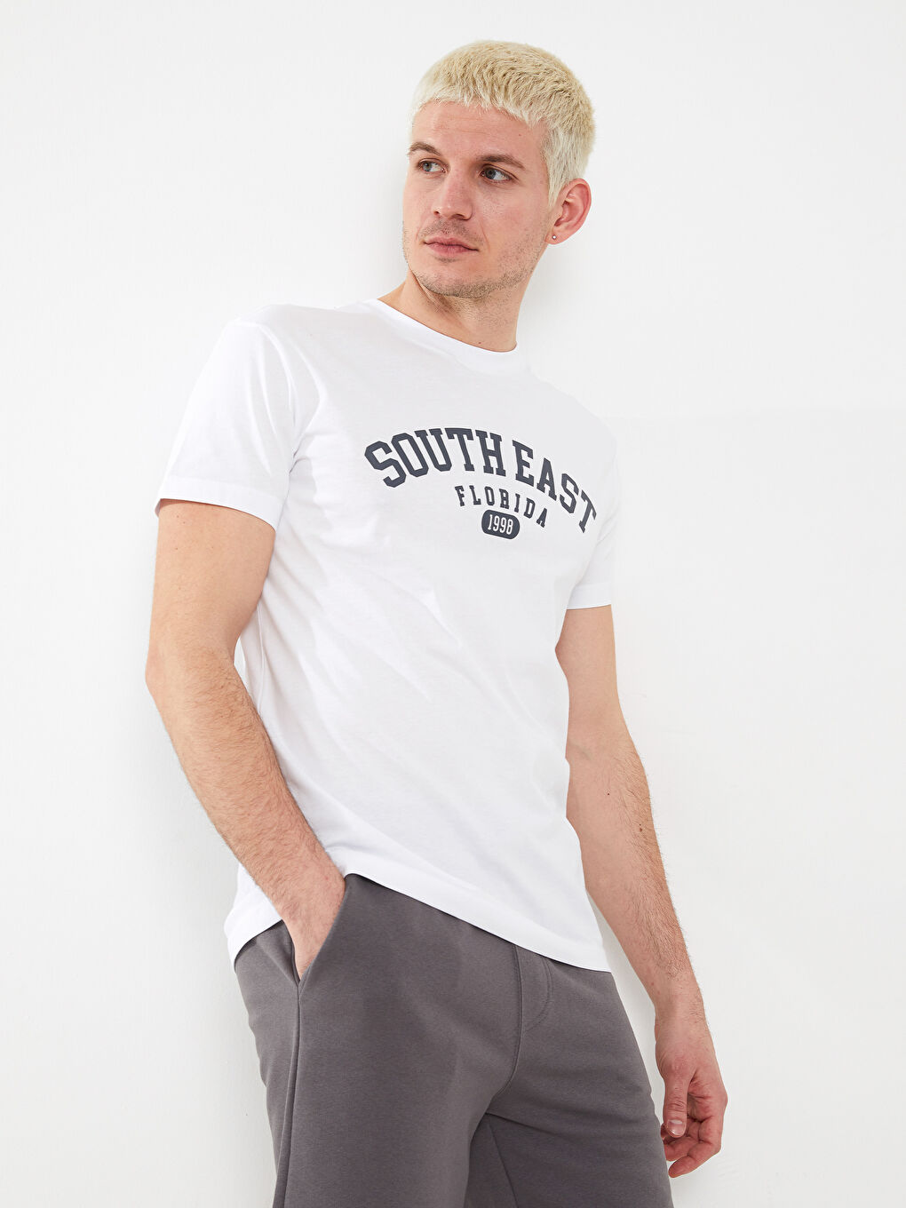 Beyaz Bisiklet Yaka Kısa Kollu Baskılı Penye Erkek Tişört-1