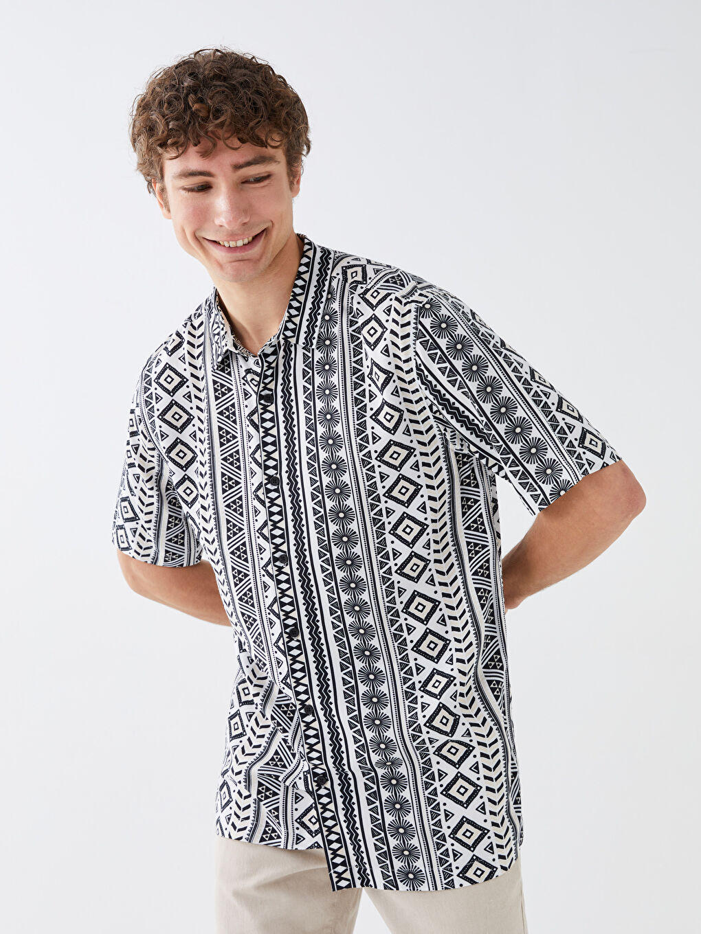 Ekru Regular Fit Kısa Kollu Desenli Erkek Gömlek