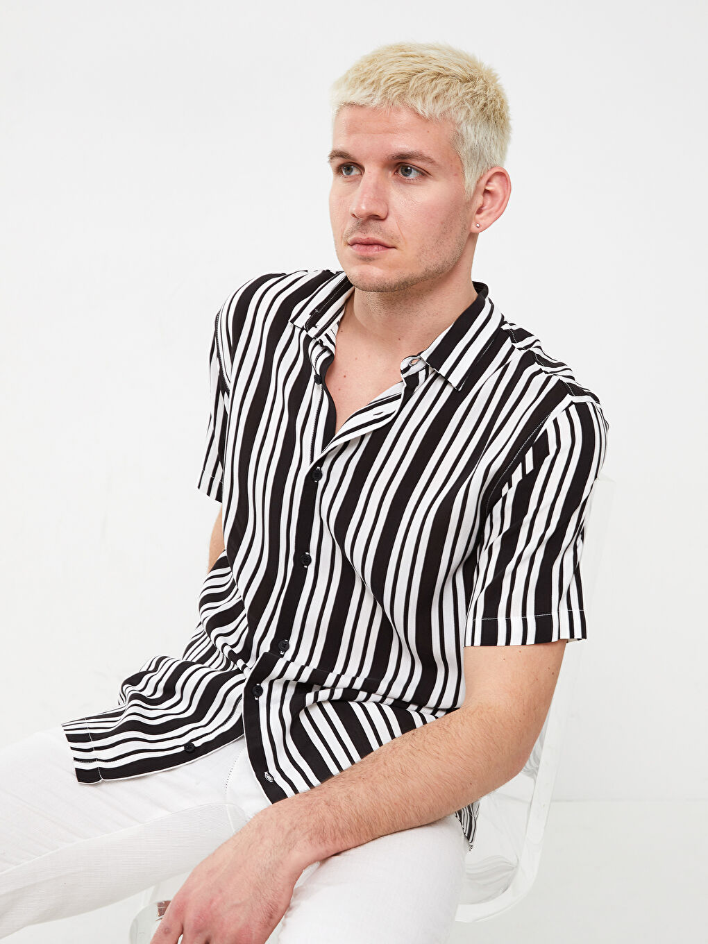 Siyah Regular Fit Kısa Kollu Çizgili Erkek Gömlek