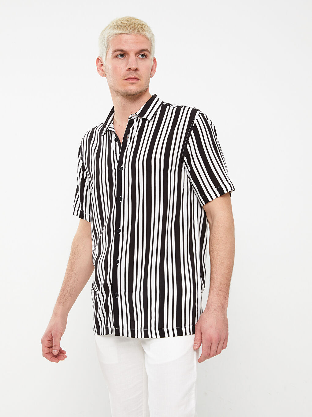 Siyah Regular Fit Kısa Kollu Çizgili Erkek Gömlek-1