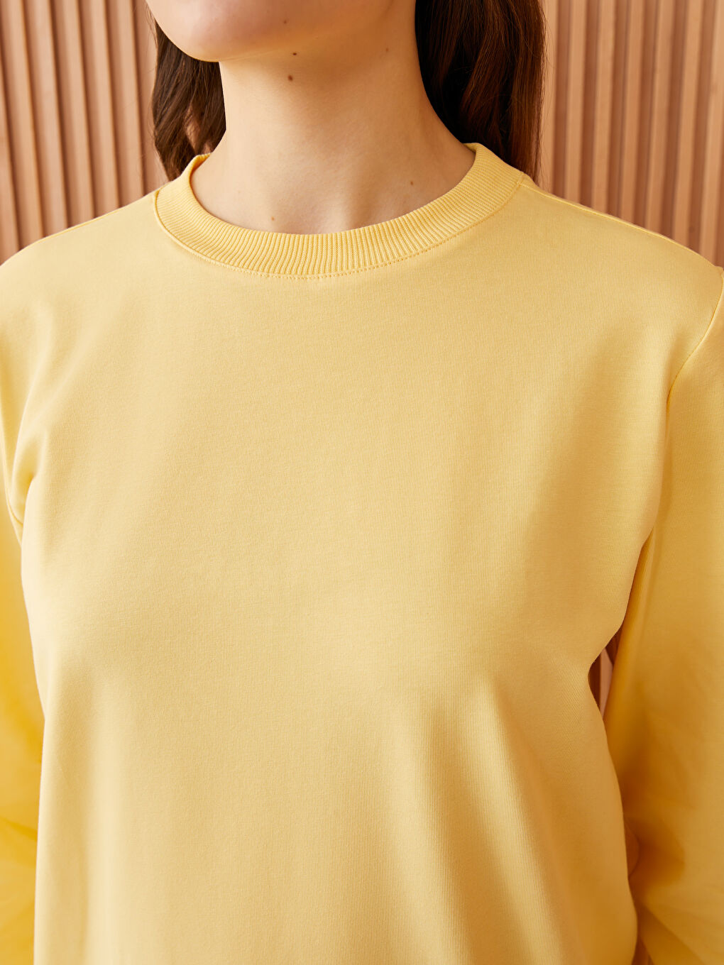 بلوزة طويلة بكول مدور بسيطة وكم طويل نساء-3