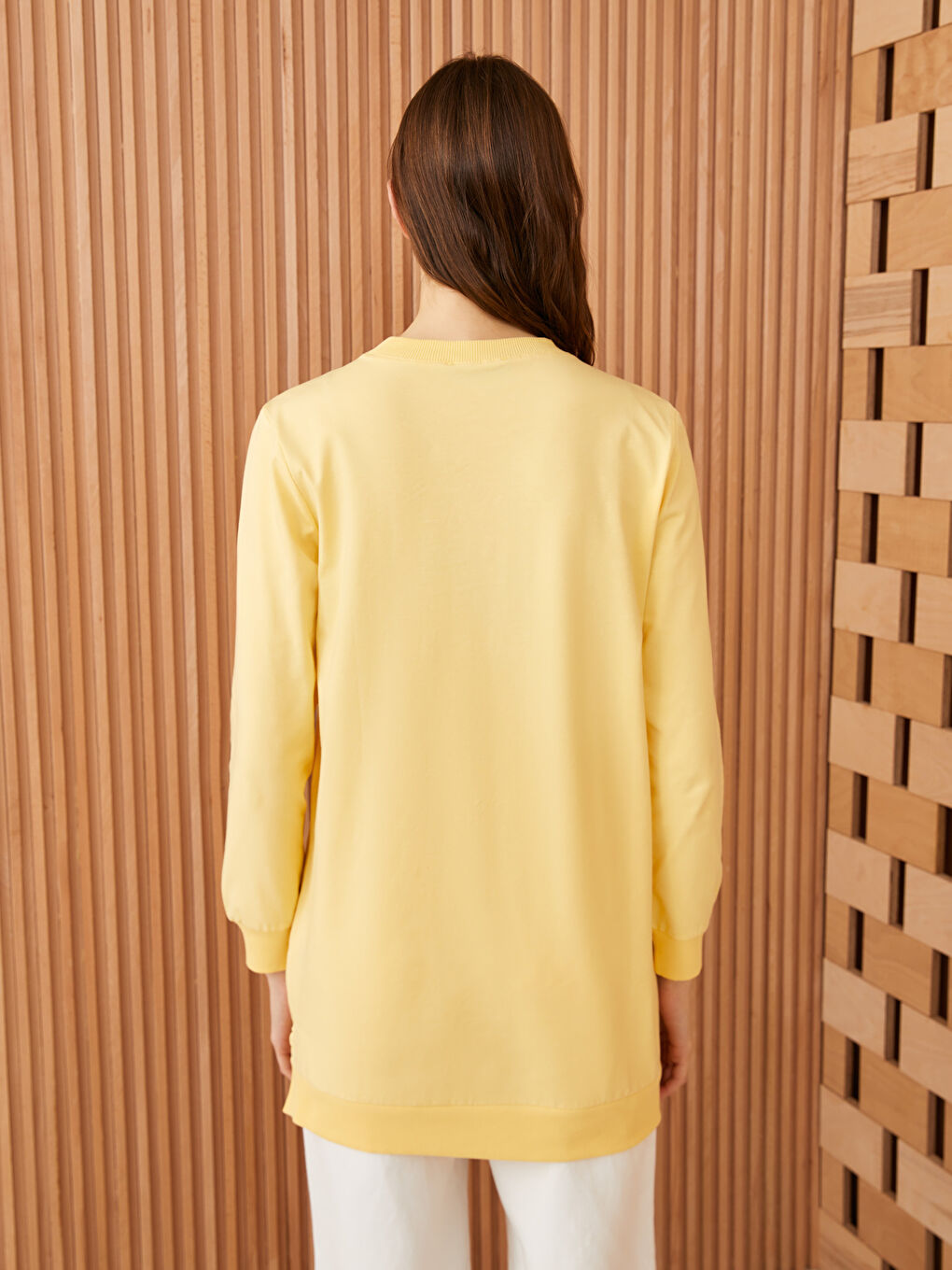 بلوزة طويلة بكول مدور بسيطة وكم طويل نساء-4