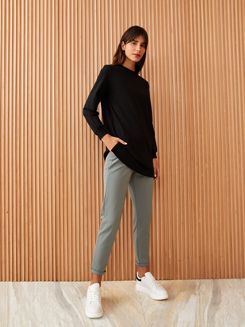 Siyah Bisiklet Yaka Düz Uzun Kollu Kadın Sweatshirt Tunik