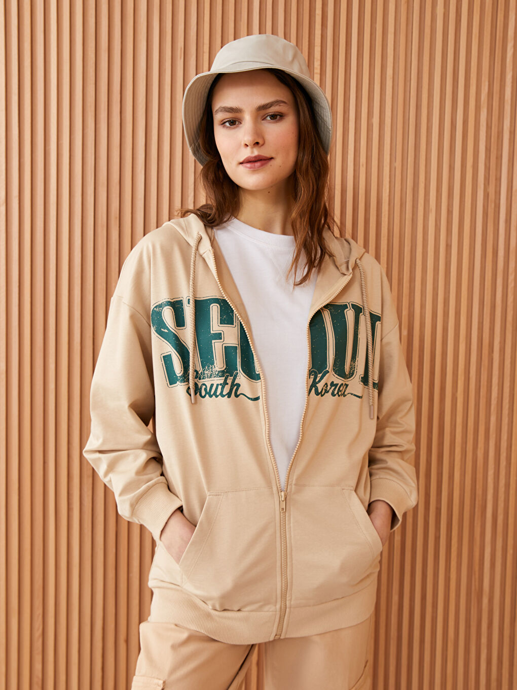 Bej Kapüşonlu Baskılı Uzun Kollu Oversize Kadın Spor Hırka